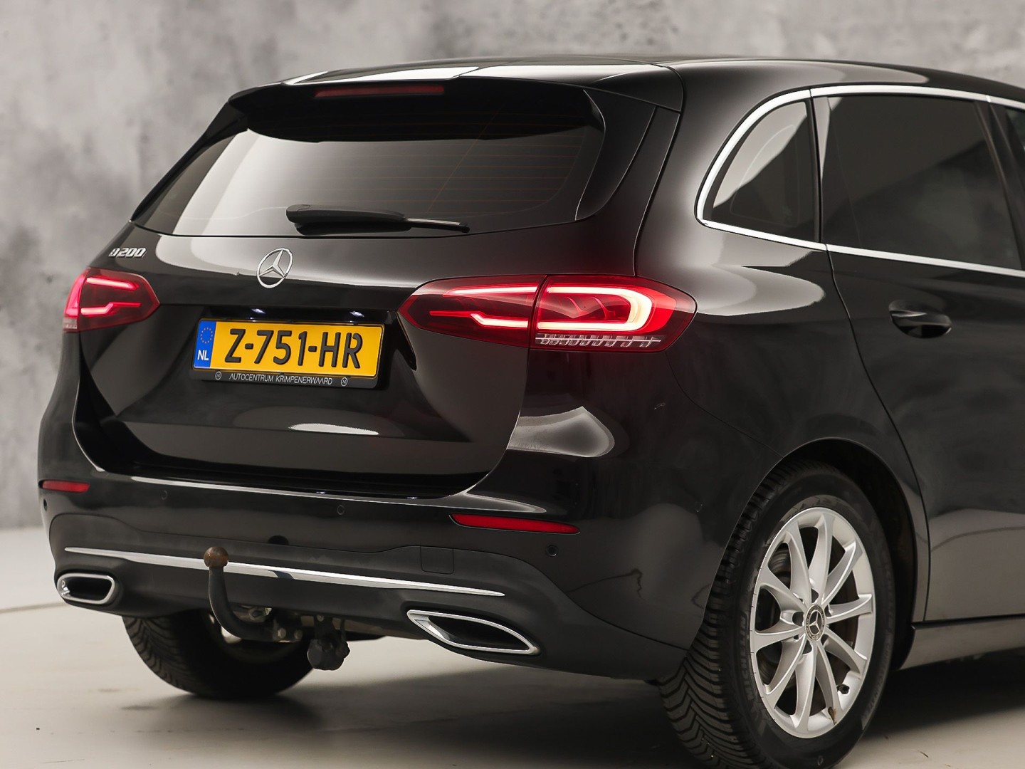 Mercedes-Benz B-Klasse 200 Business Solution Luxury 163Pk Automaat (GROOT NAVI, LEDER, CAMERA, GETINT GLAS, SPORTSTOELEN, STOELVERWARMING, TREKHAAK, NIEUWE APK, NIEUWSTAAT)