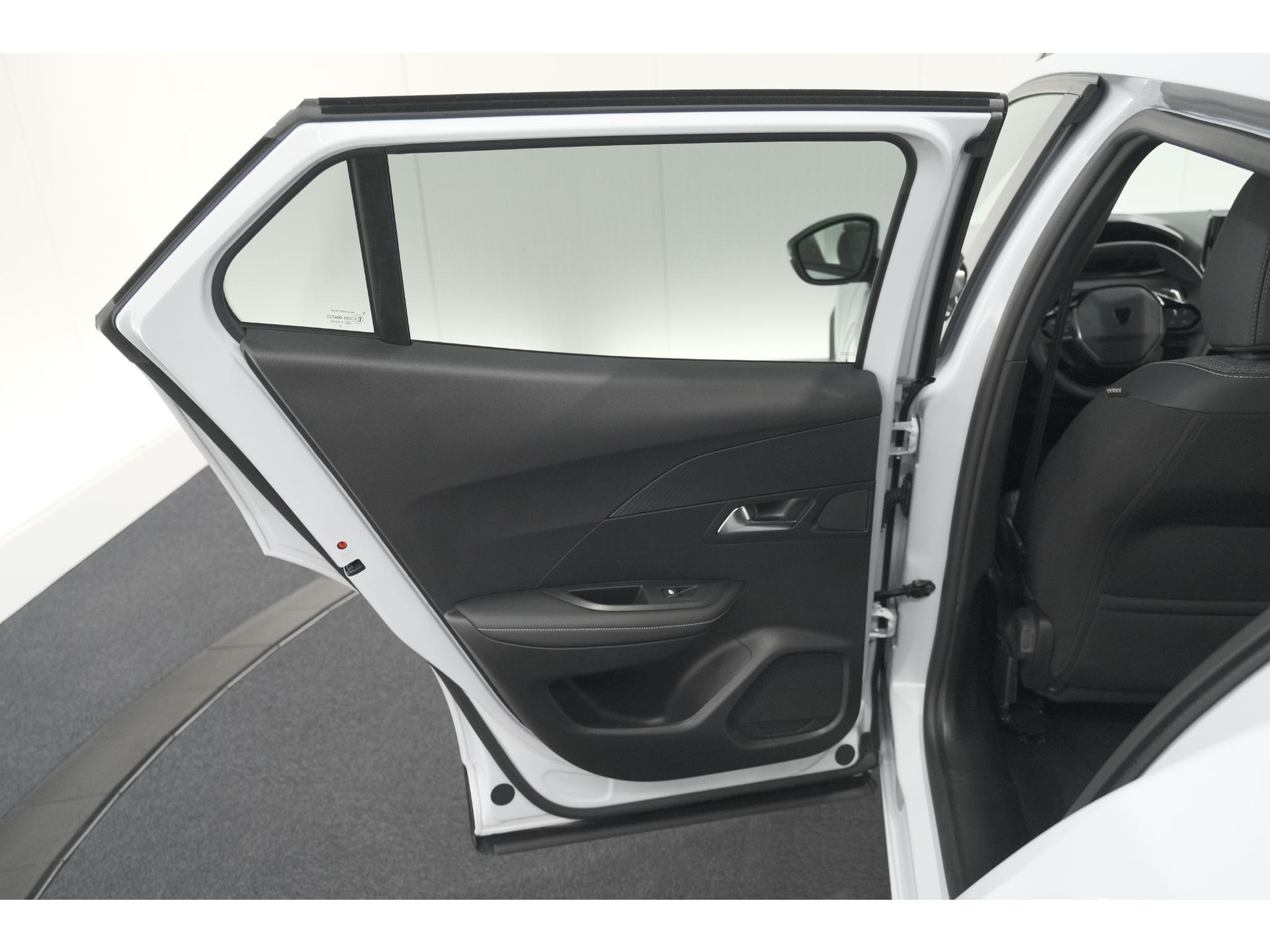 Peugeot 2008 Hybrid 145 e-DCS6 Allure | 360 Camera | Adaptieve Cruise Control | Dodehoekdetectie