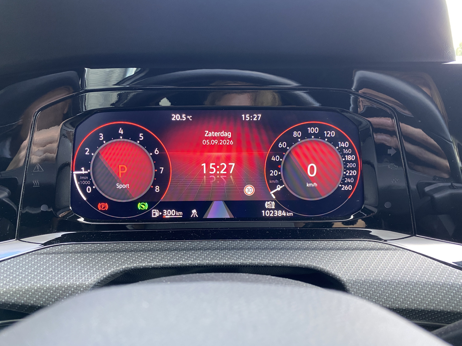 Volkswagen Golf 1.5 eTSI R-Line AUT. | dealer onderh. | panoramadak | stoel-/stuurverw. | keyless | trekhaak | carplay