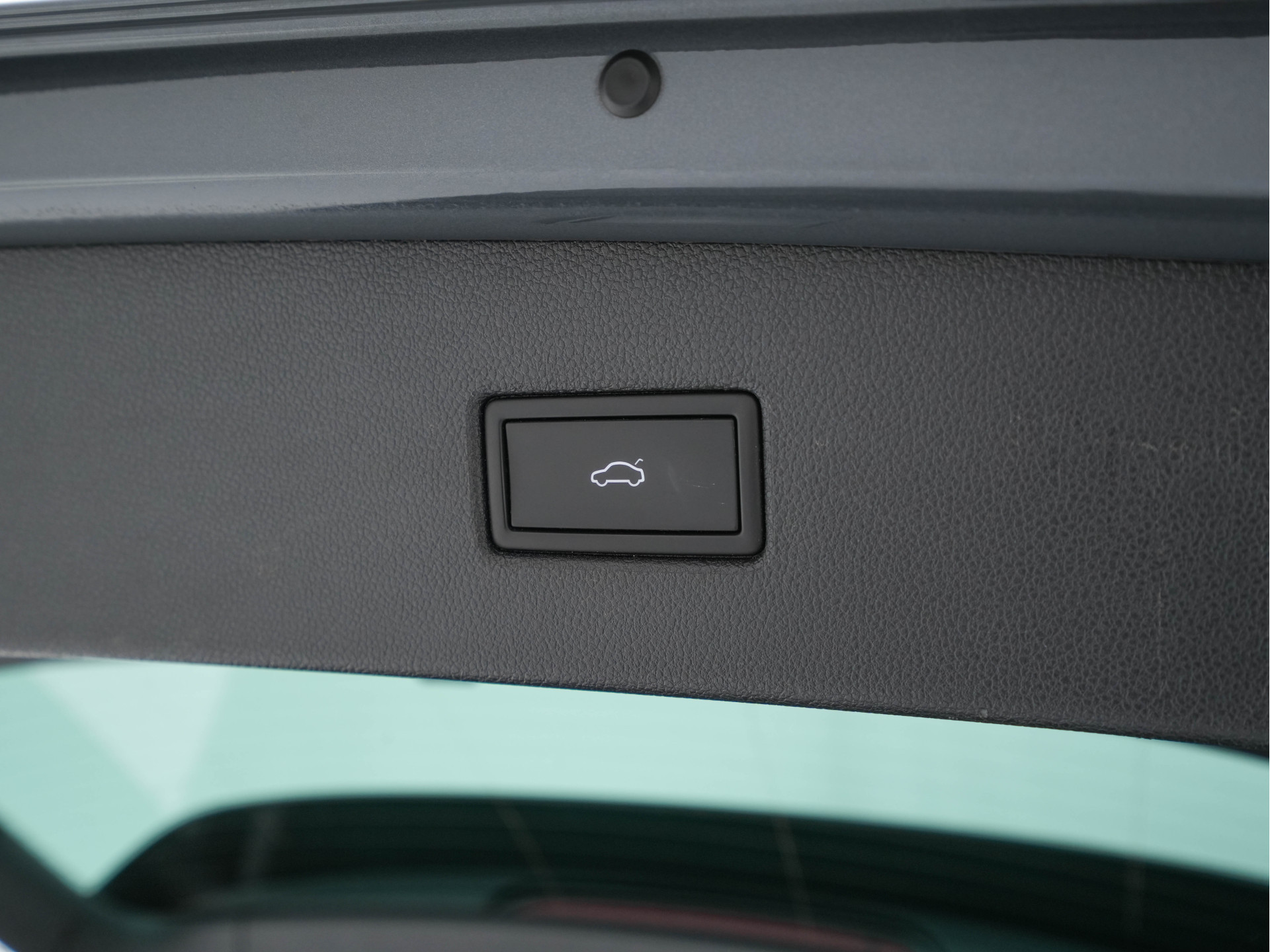 Volkswagen Tiguan 1.4 TSI R-Line Business+ (Plug-in) (INCL-BTW) Aut. *PANO | FULL-LED | ADAPTIVE-CRUISE | DIGI-COCKPIT | HEATED-COMFORTSEATS | NAV-FULLMAP | DAB+ | TOWBAR | PRIVACY-GLASS | ECC | PDC | 19''ALU