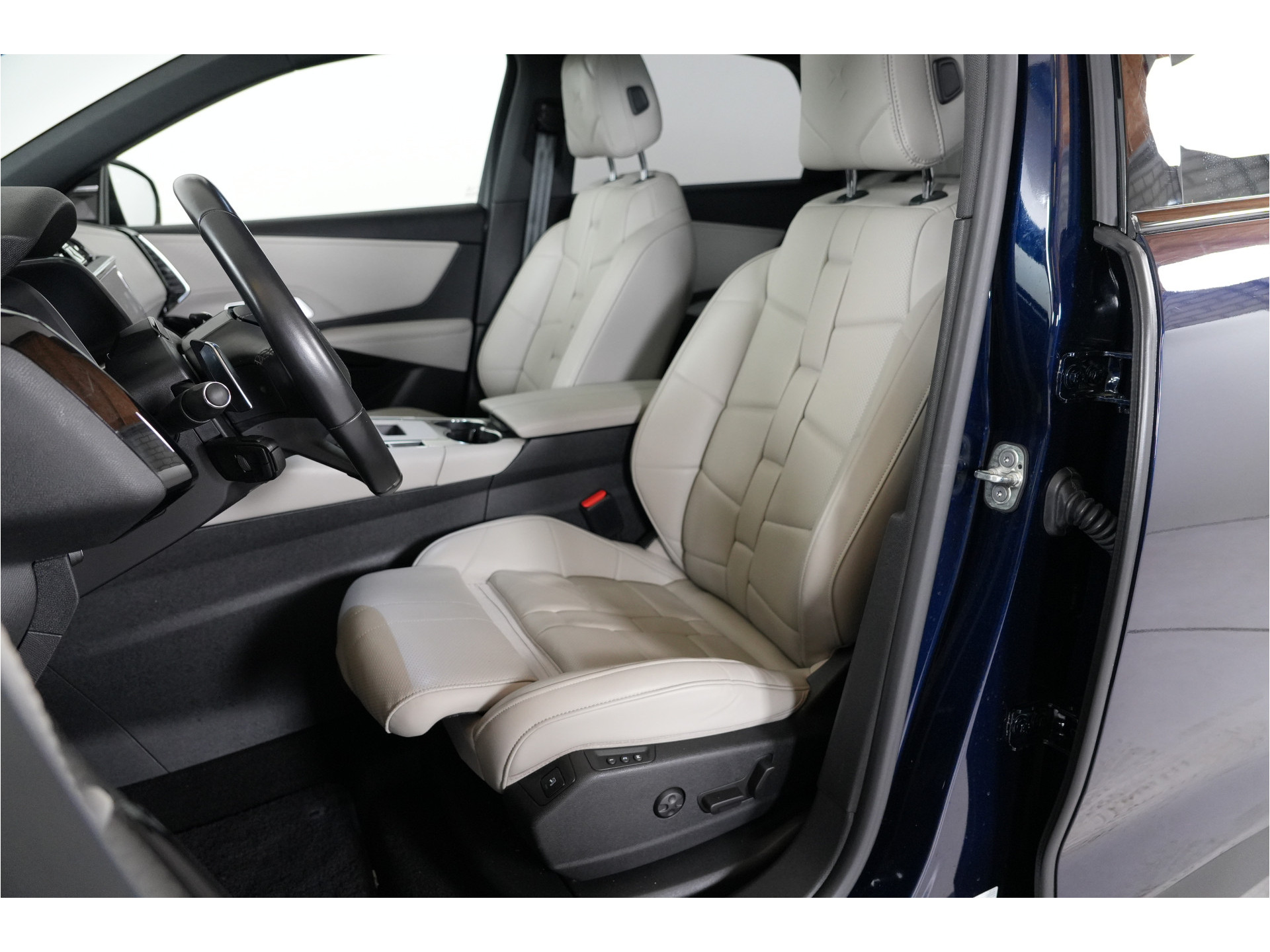 DS 7 E-Tense 4x4 La Première 360 pk PHEV | SOH 96% | Pano | Massage | Nachtzicht | Focal | 360° Cam | Nappa |