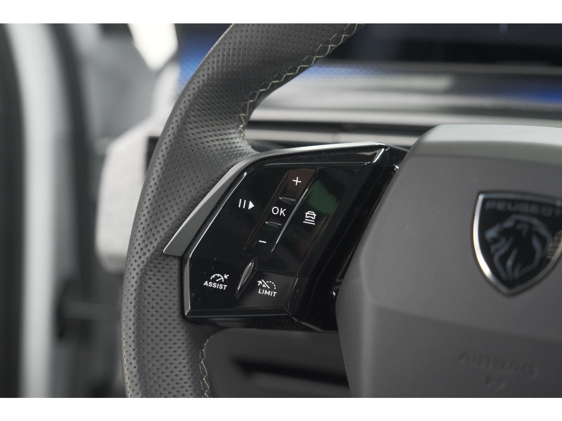 Peugeot 3008 1.2 Hybrid 136 GT | Panoramadak | FOCAL Audio | Alcantara Executive Pakket | 360 Camera | Adaptieve Cruise Control