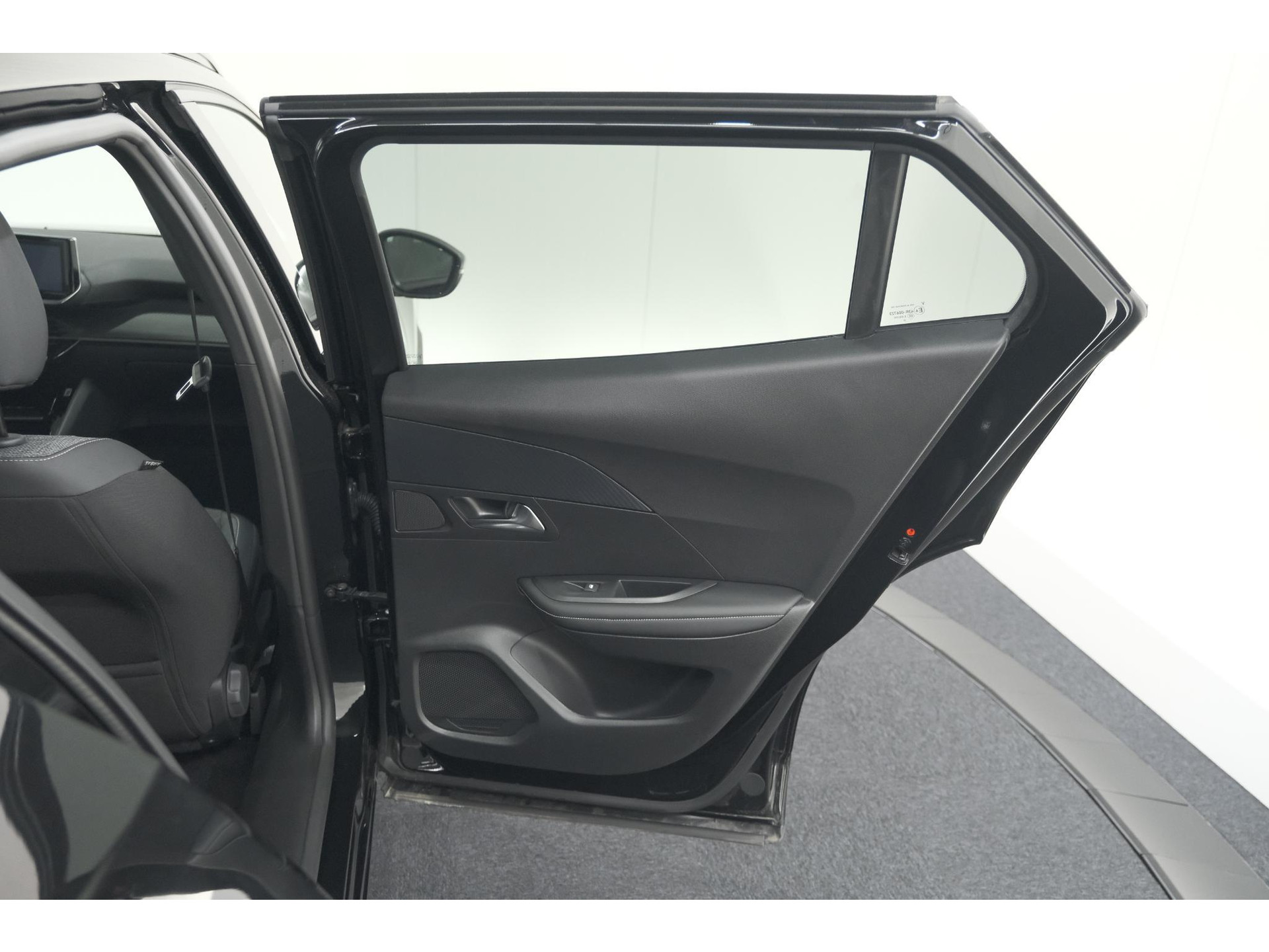 Peugeot 2008 1.2 Hybrid 145 Allure | 360 Camera | Adaptieve Cruise Control | Dodehoekdetectie | Apple Carplay