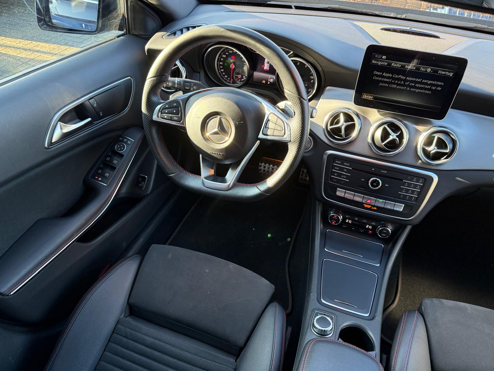 Mercedes-Benz GLA-klasse 180 Business Solution AMG | 2E EIGENAAR | 3/6/12MND GARANTIE | LED | CARPLAY | CRUISE | AUTOMAAT | STOELVERWARMING |