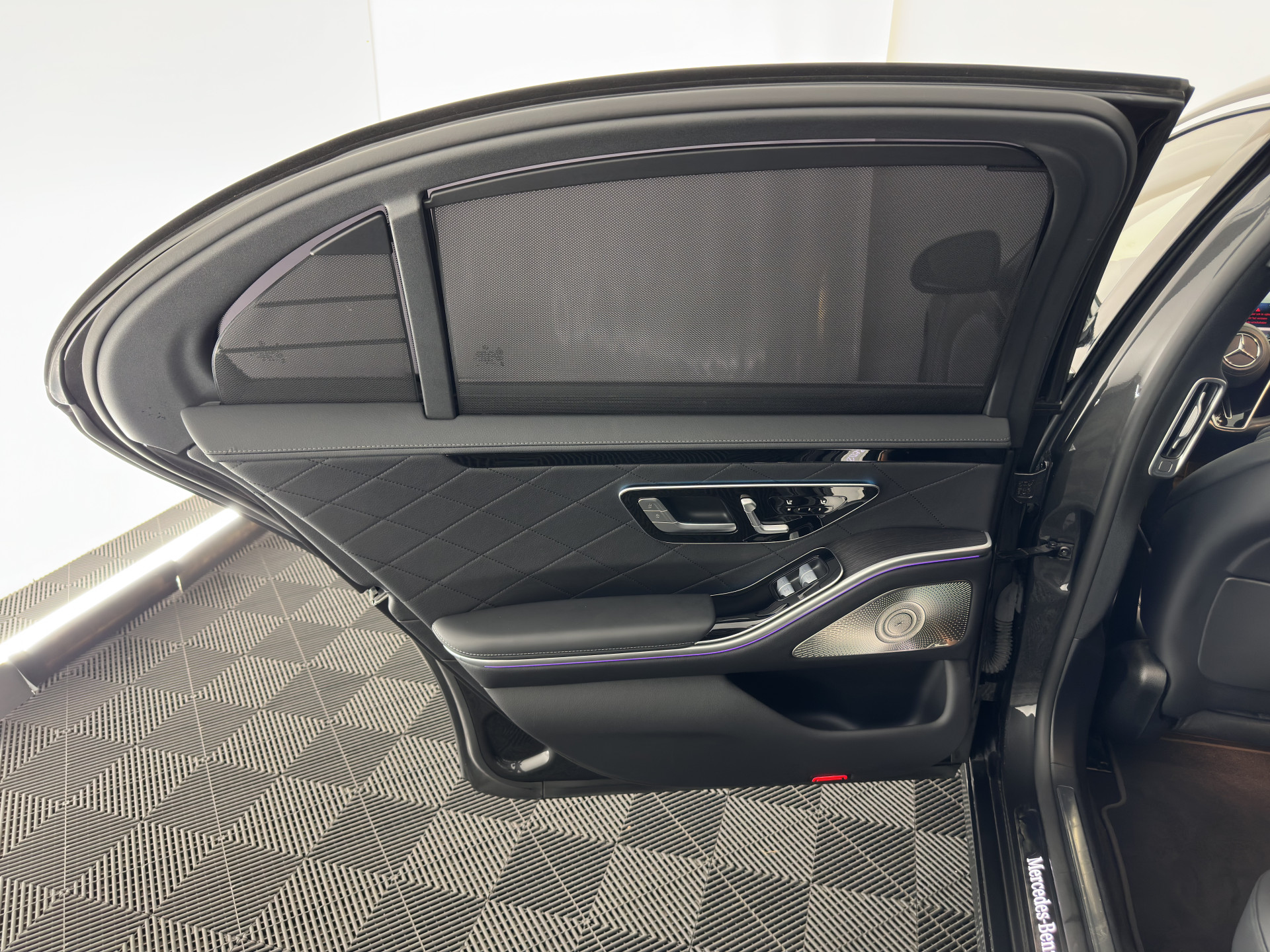 Mercedes-Benz S-klasse 580 e 4MATIC Lang [ Plug-In ] (INCL-BTW) Aut. *PANO | NAVI-FULLMAP | DISTRONIC | BURMESTER-AUDIO | TOP-VIEW | KEYLESS | FULL-LED | DIGITAL-COCKPIT | AMBIENT-LIGHT | HEATED/VENTILATED-SEATS |...*