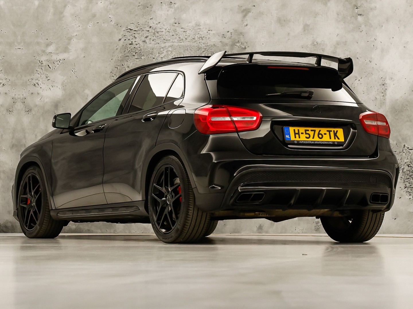 Mercedes-Benz GLA AMG 45 4MATIC Automaat 360Pk (PANORAMAKDAK, NAVIGATIE, MEMORY SEATS, KUIPSTOELEN, STOELVERWARMING, SPOILER, NIEUWE APK, NIEUWSTAAT)