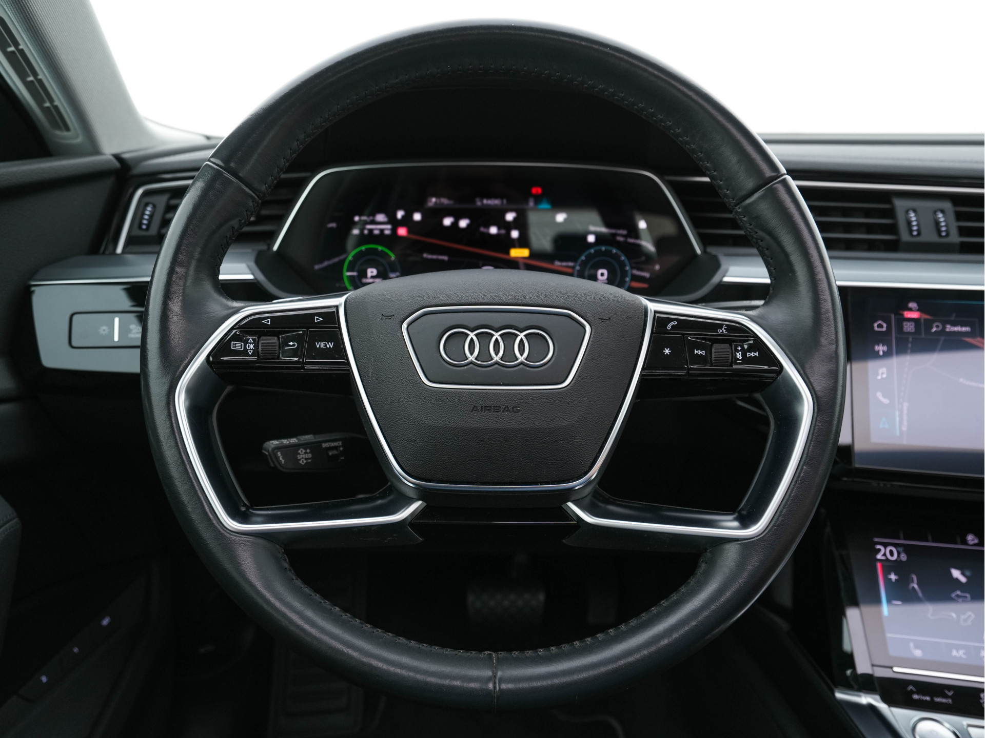 Audi e-tron 50 Quattro Launch-Edition-Plus 71 kWh [ 3-Fase ] {SOH-100%} (INCL-BTW) *PANO | LUXURY-LEATHER | ADAPTIVE-CRUISE | FULL-LED | DIGI-COCKPIT | KEYLESS | MEMORY-PACK | CAMERA | NAVI-FULLMAP | SHIFT-PADDLES | COMFORT-SEATS | 20''ALU*