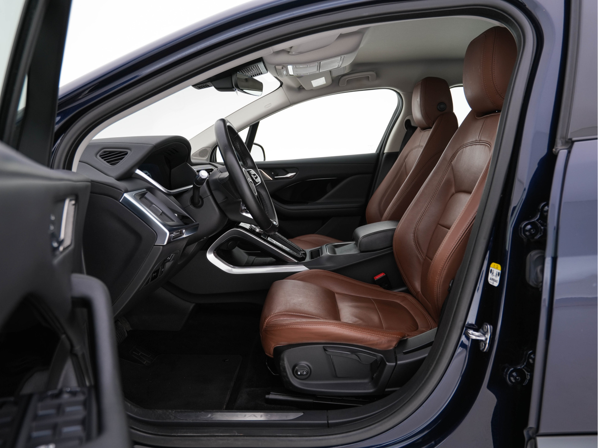 Jaguar I-PACE EV320 S AWD Business Pack 90 kWh [ 3-Fase ] {SOH-88%} (INCL-BTW) *LEATHER | FULL-LED | MERIDIAN-AUDIO | DIGI-COCKPIT | KEYLESS | DAB+ | NAVI-FULLMAP | ECC | HEATED-COMFORTSEATS | PDC | SURROUND-VIEW | CRUISE | LANE-ASSIST | TOWBAR | 20''A