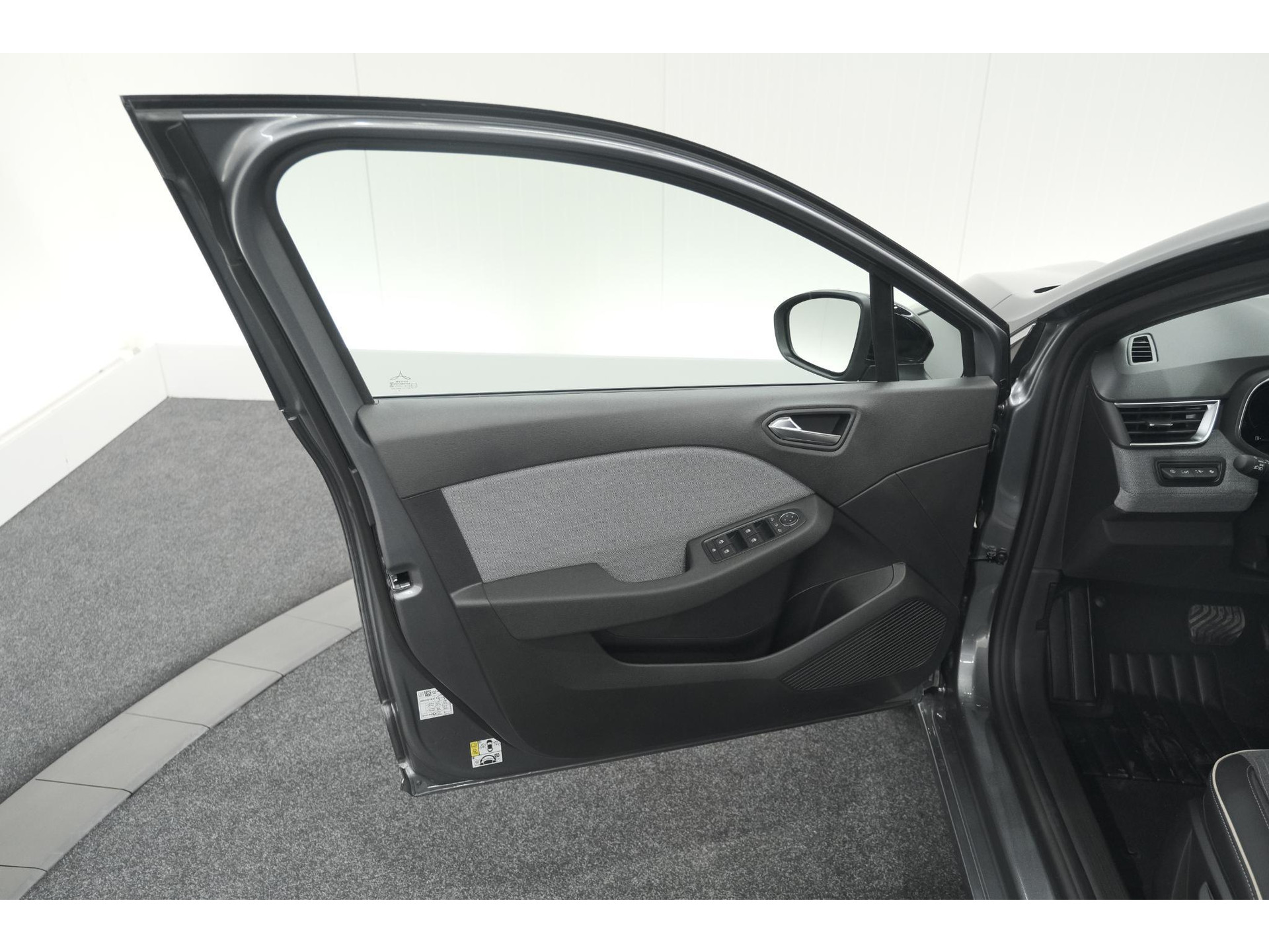 Renault Clio 1.6 E-Tech Full Hybrid 145 Techno | 360 Camera | Bose Audio | Stoelverwarming | 9.3 Inch Groot Scherm