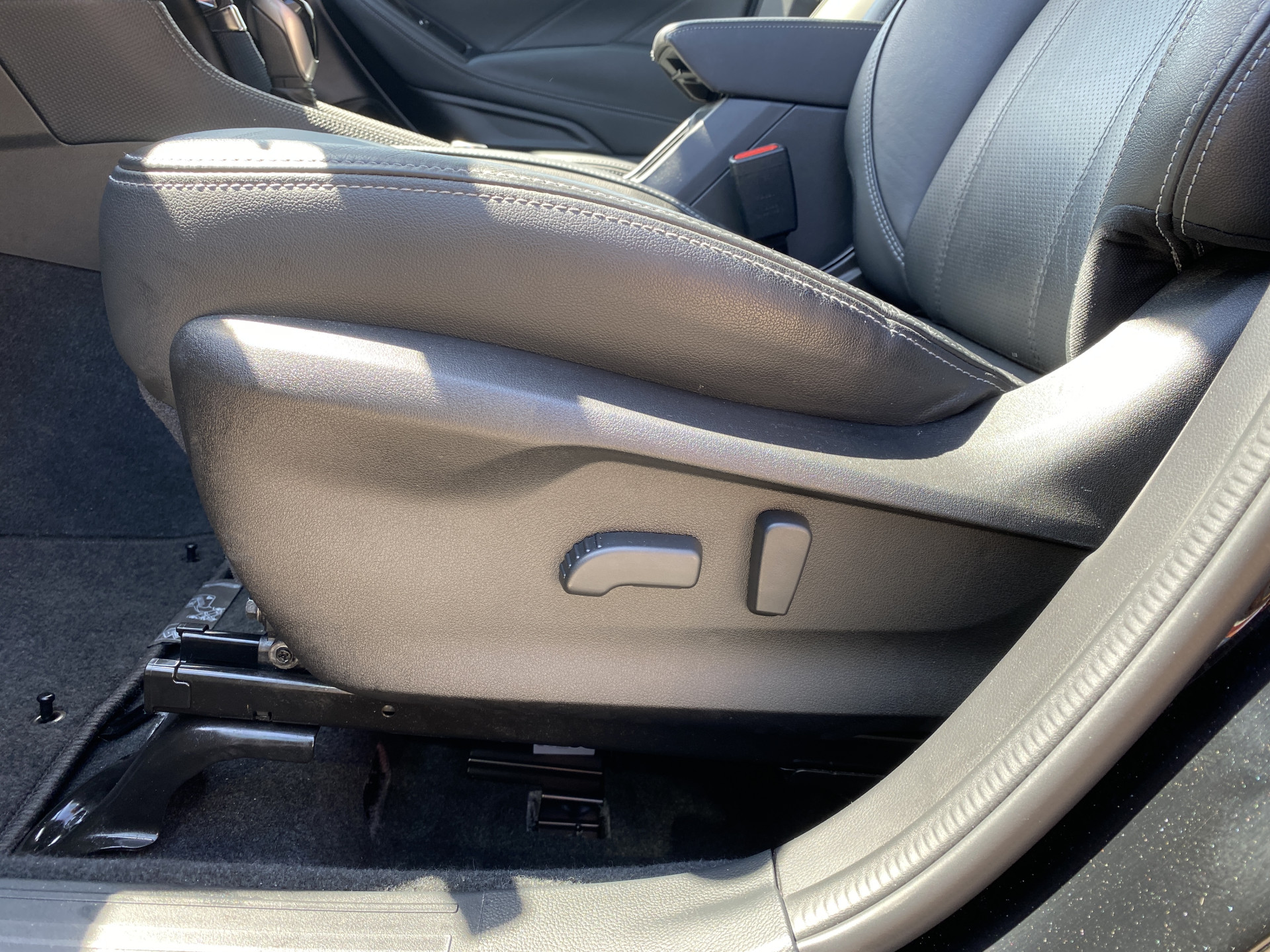 Subaru Forester 2.0i e-BOXER Luxury AUT. | dealer onderh. | leder interieur | trekhaak | adapt. cruise | carplay | memory seat