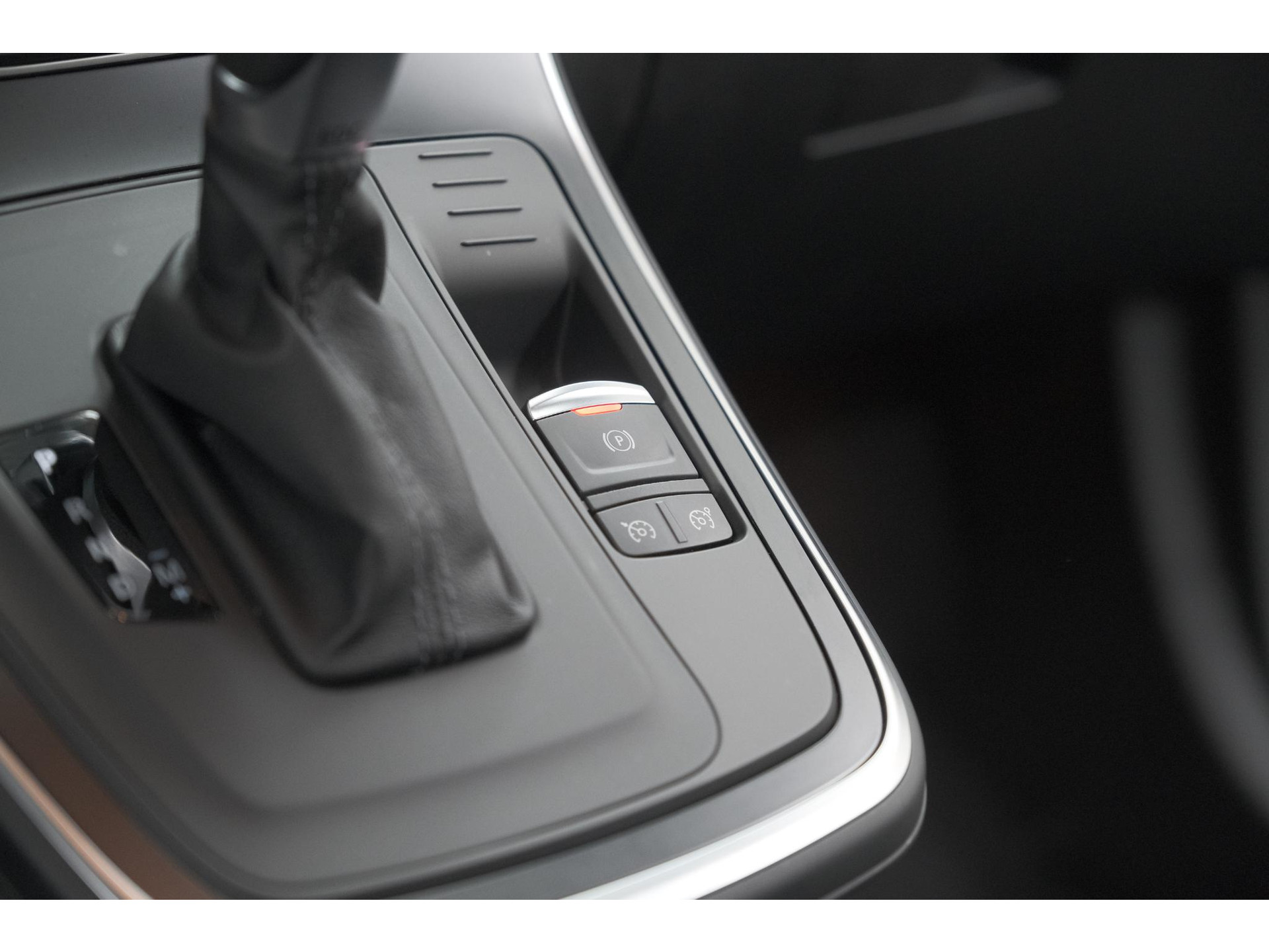 Renault Scénic TCe 140 EDC Limited | Camera | Stoelverwarming | Navigatie | Apple Carplay