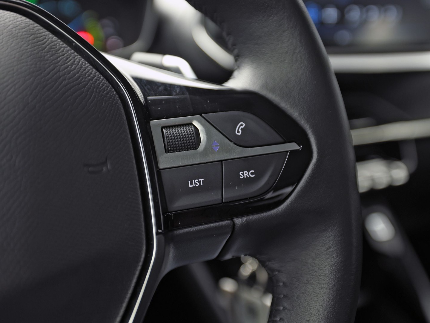Peugeot 208 1.2 Hybrid 110 e-DCS6 Sport Style Automaat (APPLE CARPLAY, NAVIGATIE, PARKEERSENSOREN, SPORTSTOELEN, LANE ASSIST, CRUISE, NIEUWSTAAT)