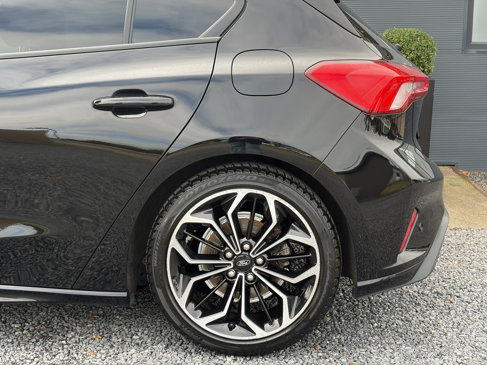 Ford Focus 1.0 EcoBoost ST Line Business 2e Eigenaar l Navi l Clima l Cruise l 125pk l Keyless l Pdc V+A l 18 '' Lmv  l N.A.P l Apk tot 02-2028