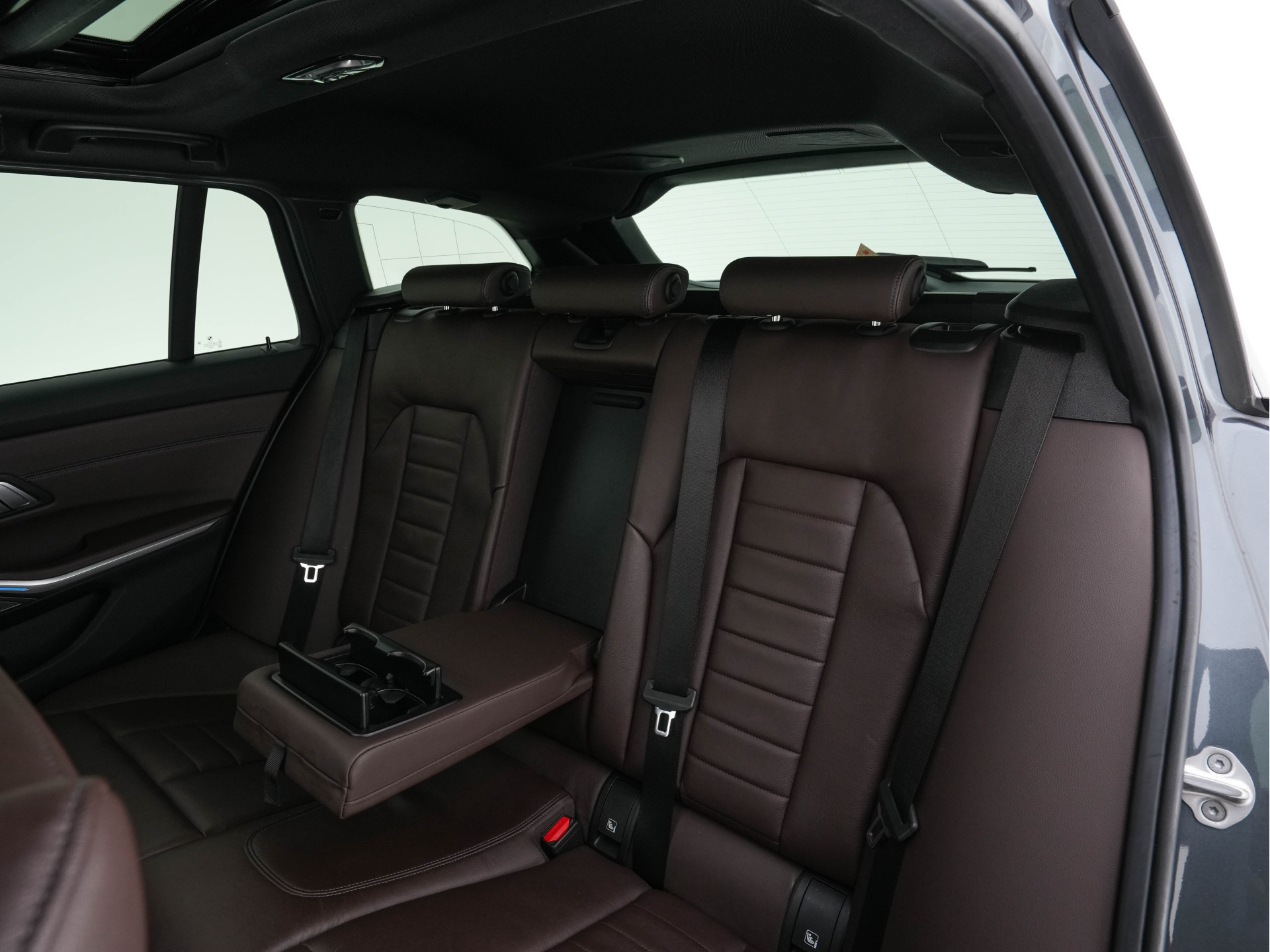 BMW 3-serie Touring 320e M-Sportpack Business Edition Plus (Plug-In) (INCL-BTW) *PANO | LASER-LED | LEATHER | HEATED-SPORTSEATS | HARMAN/KARDON | VIRTUAL-COCKPIT | AMBIENT-LIGHT | NAVI-FULLMAP | DAB+ | 18''ALU*