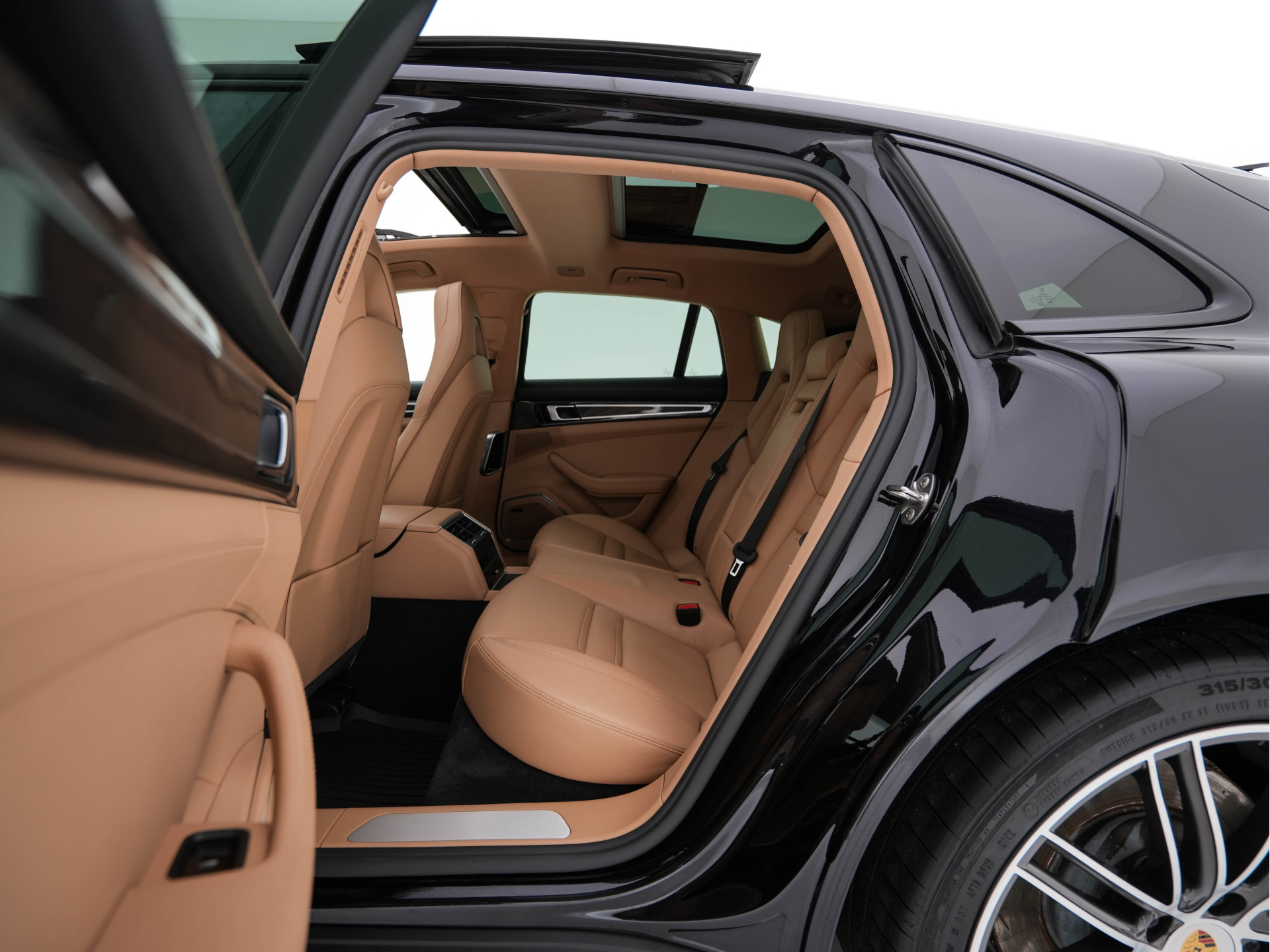 Porsche Panamera Sport Turismo 3.0 4 Sportchrono-Pack Aut. *PANO | LEATHER | MATRIX-LED | BOSE-SURROUND | MEMORY-PACK | TOPVIEW | KEYLESS | NAVI-FULLMAP | HEATED-SPORTSEATS | DAB+ | PRIVACYGLASS | SHIFTPADDLES | SPORT-EXHAUST | 21''ALU*