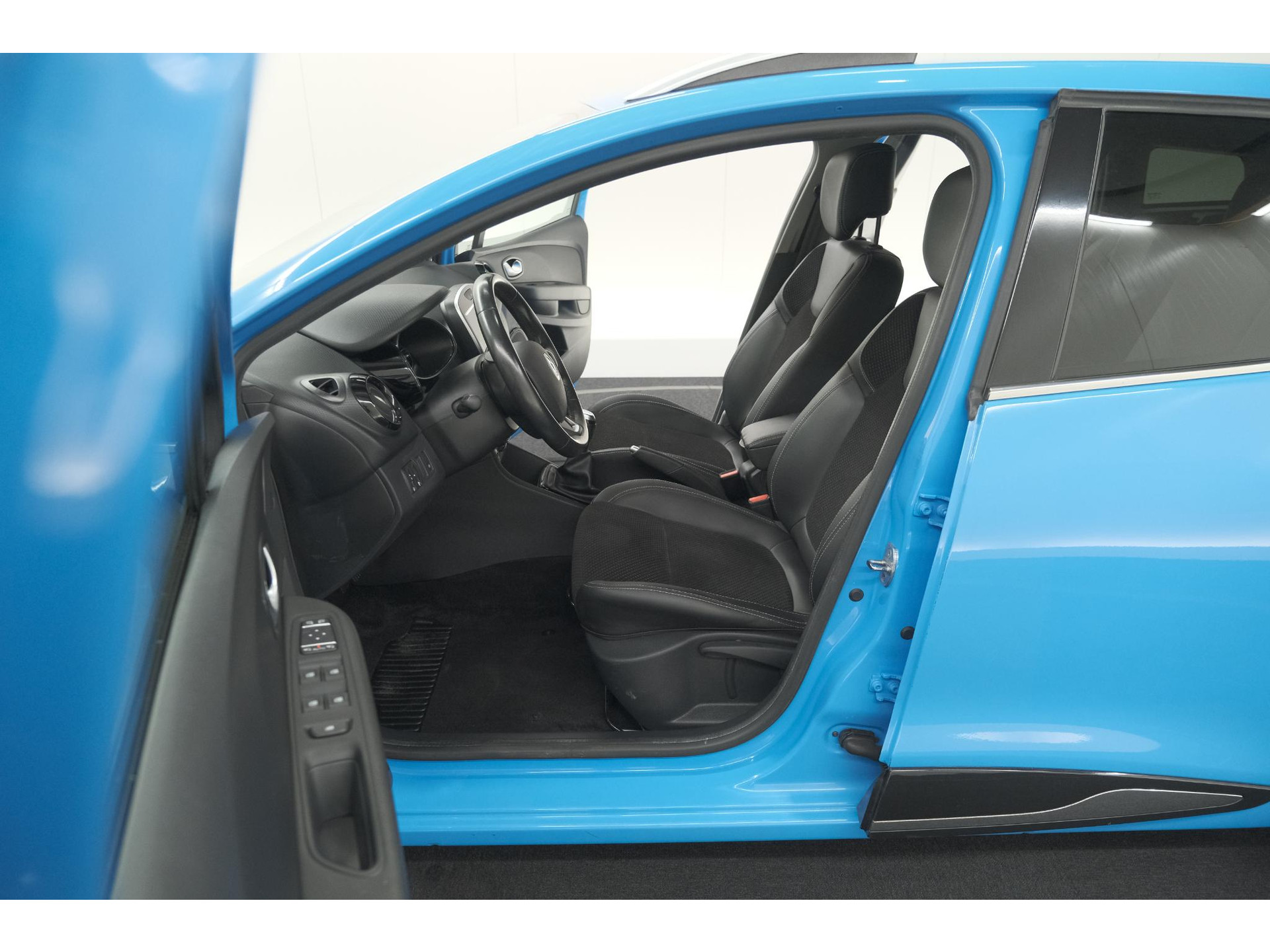 Renault Clio Estate TCe 90 Intens | Bleu De France | Parkeersensoren | Navigatie | Climate Control