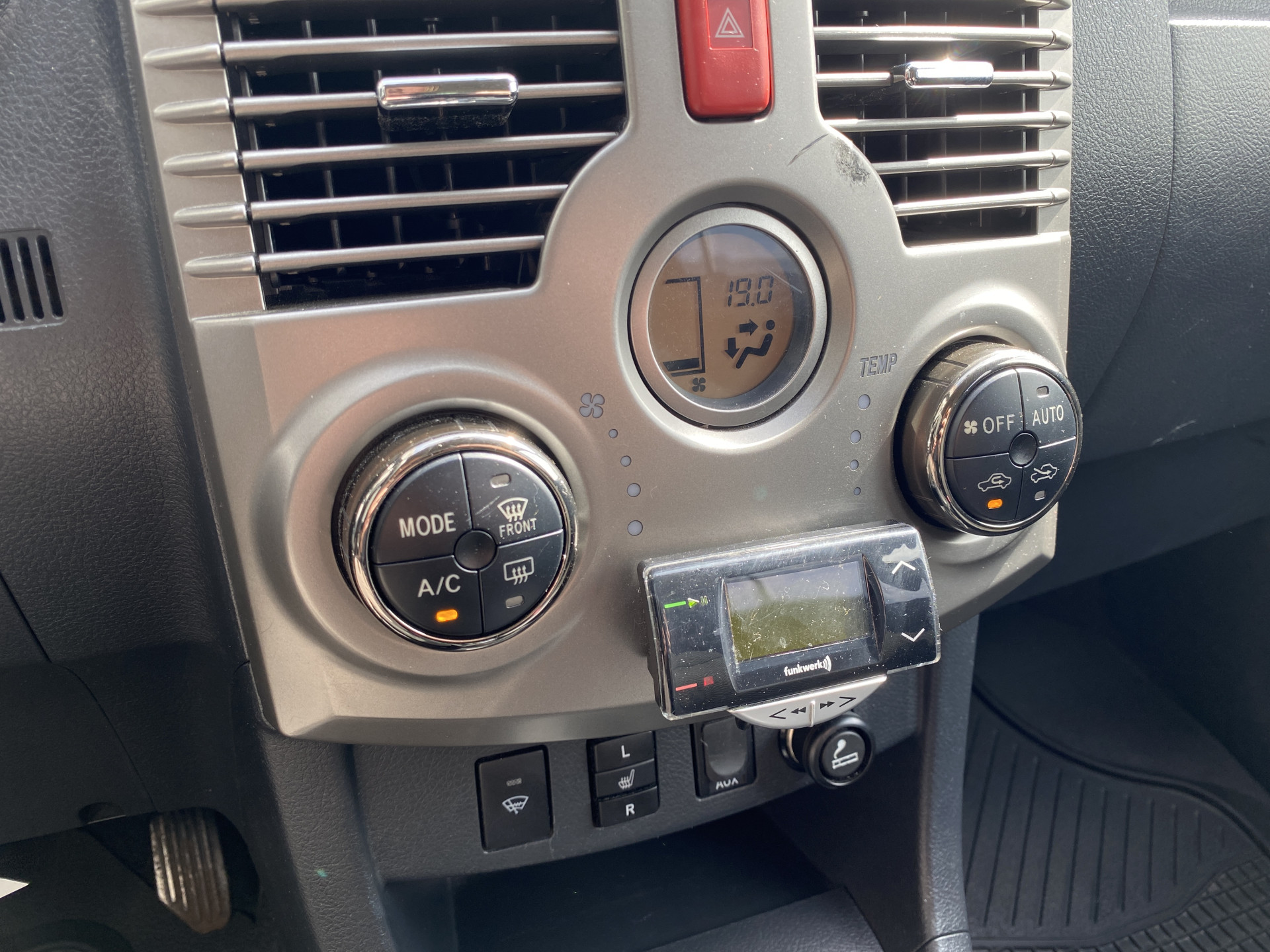 Daihatsu Terios 1.5 4WD Track AUT. | climate control | trekhaak | stoelverwarming | wielkoffer | dac/trc | elektrisch pakket