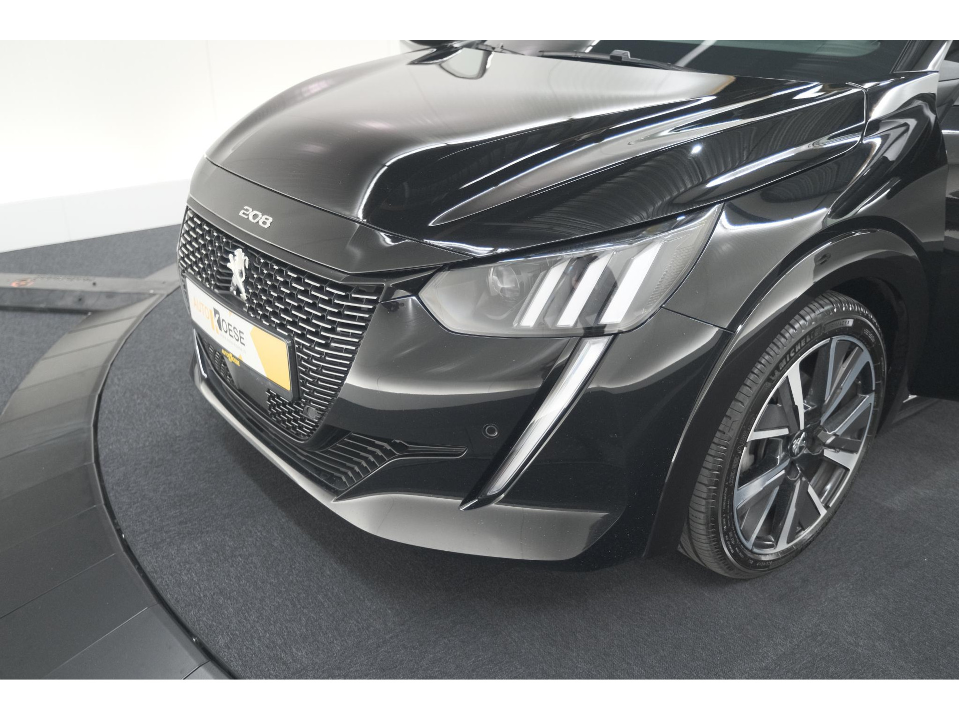 Peugeot 208 PureTech 130 EAT8 GT-Line | Camera | Adaptieve Cruise Control | Stoelverwarming | Navigatie