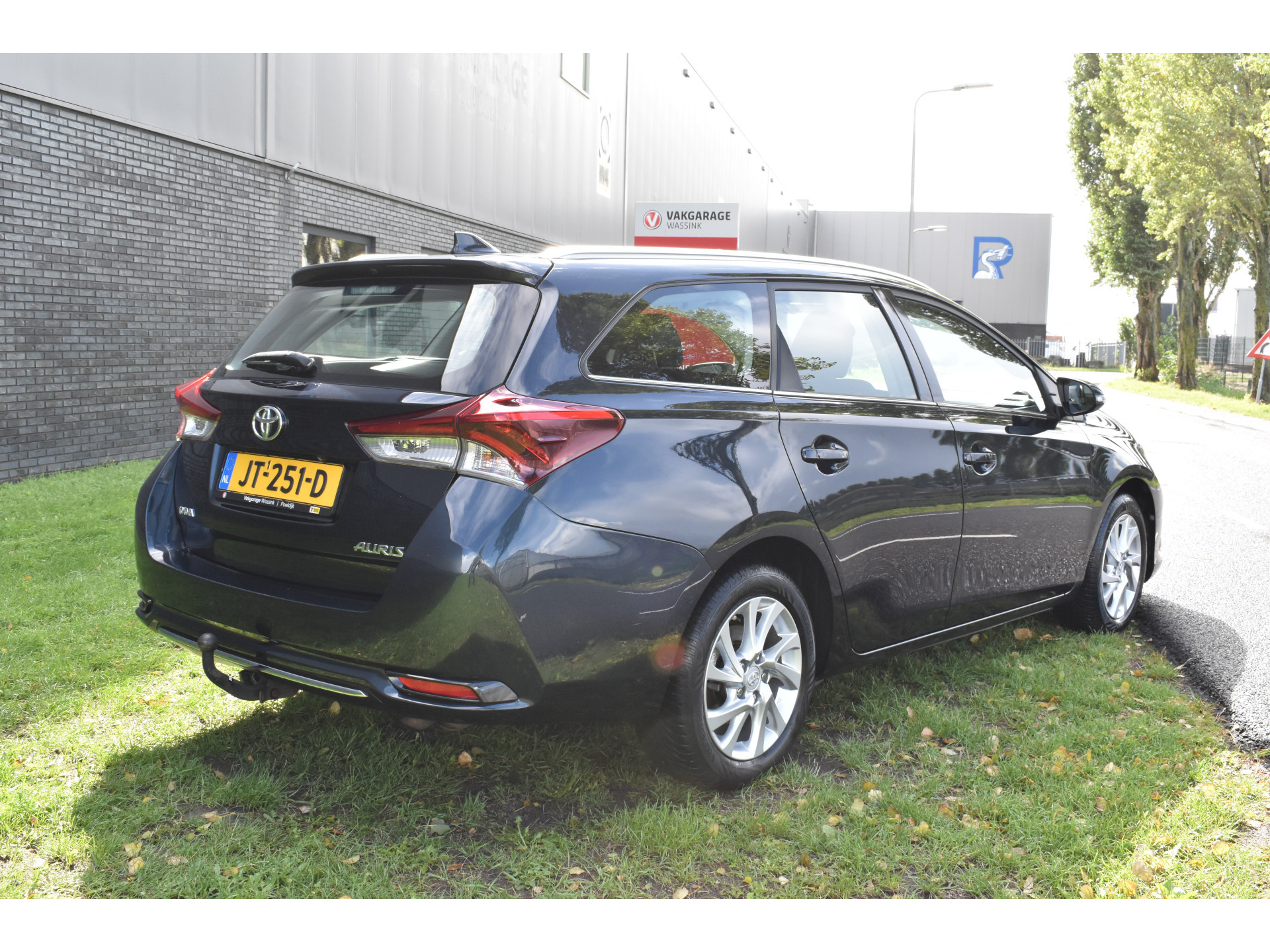 Toyota Auris Touring Sports 1.2T Aspiration Limited Navi Trekhaak Parkeer camerafoto’s volgen