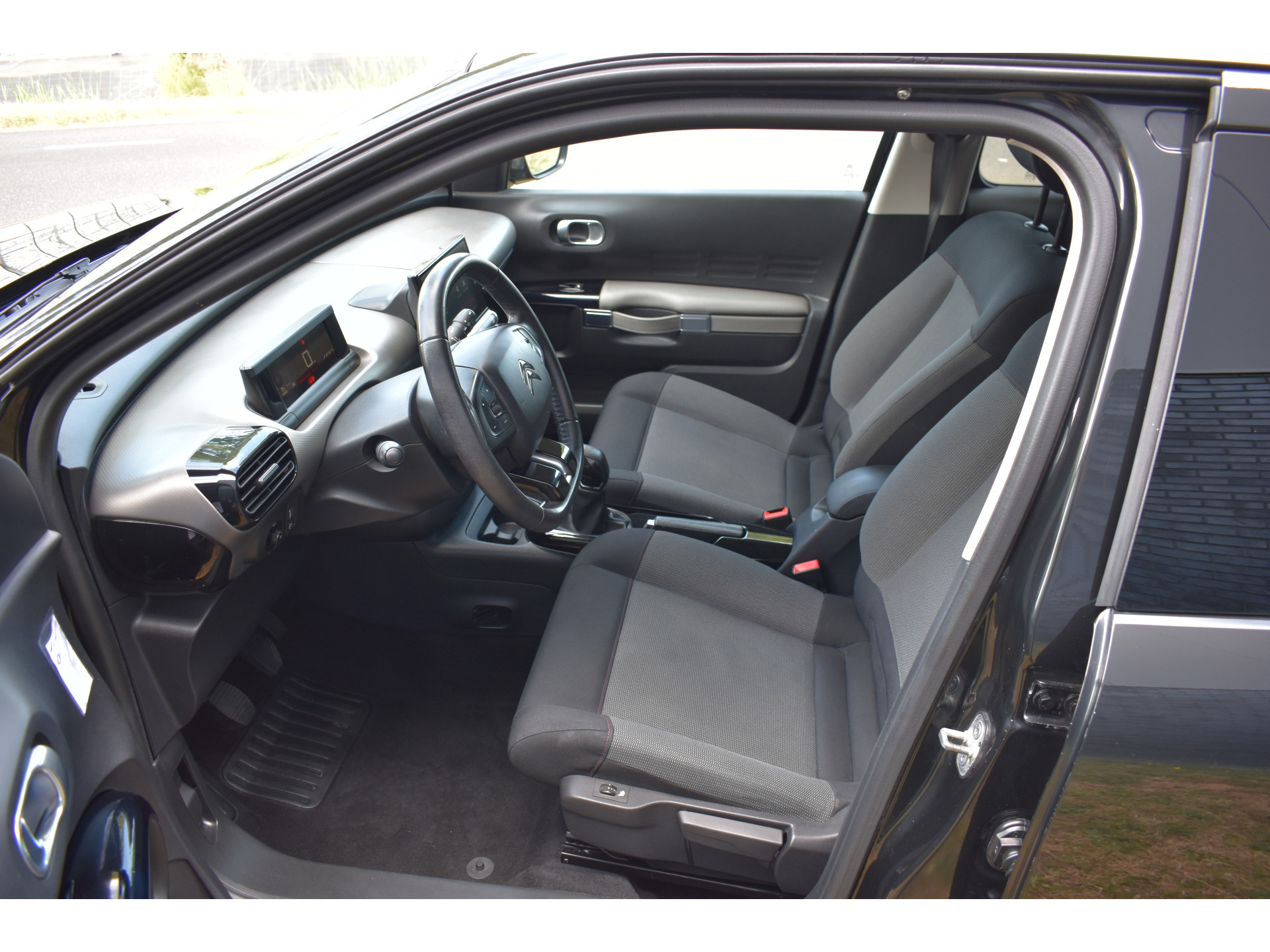 Citroën C4 Cactus 1.2 PureTech Feel Trekhaak Navi Stoelverwarming