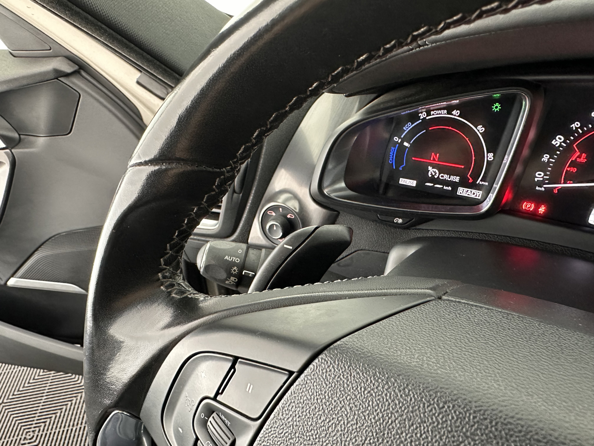 Citroën DS5 2.0 Hybrid4 Business Executive AWD Aut. *PANO | XENON | LEATHER | MEMORY-PACK | NAVI-FULLMAP | KEYLESS | CAMERA | HEAD-UP | MASSAGE | CRUISE | SPORT-SEATS | TOWBAR | 17"ALU*