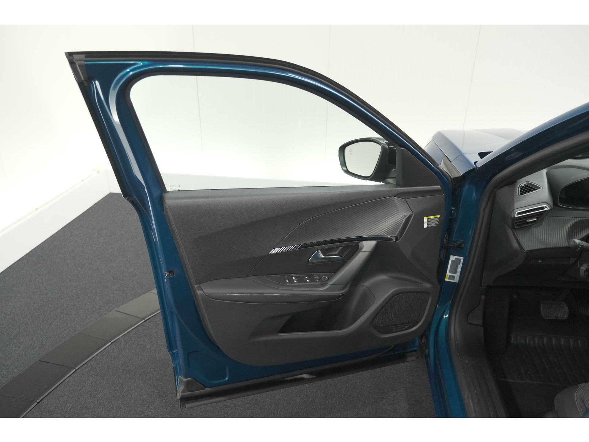 Peugeot 2008 1.2 Hybrid 145 Allure | 360 Camera | Adaptieve Cruise Control | Dodehoekdetectie