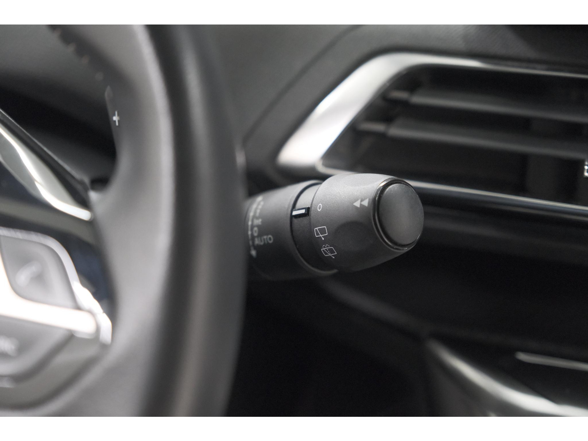 Peugeot 5008 PureTech 130 EAT8 Active Pack Business | 7 Zitplaatsen | Camera | Navigatie | Apple Carplay | Parkeersensoren