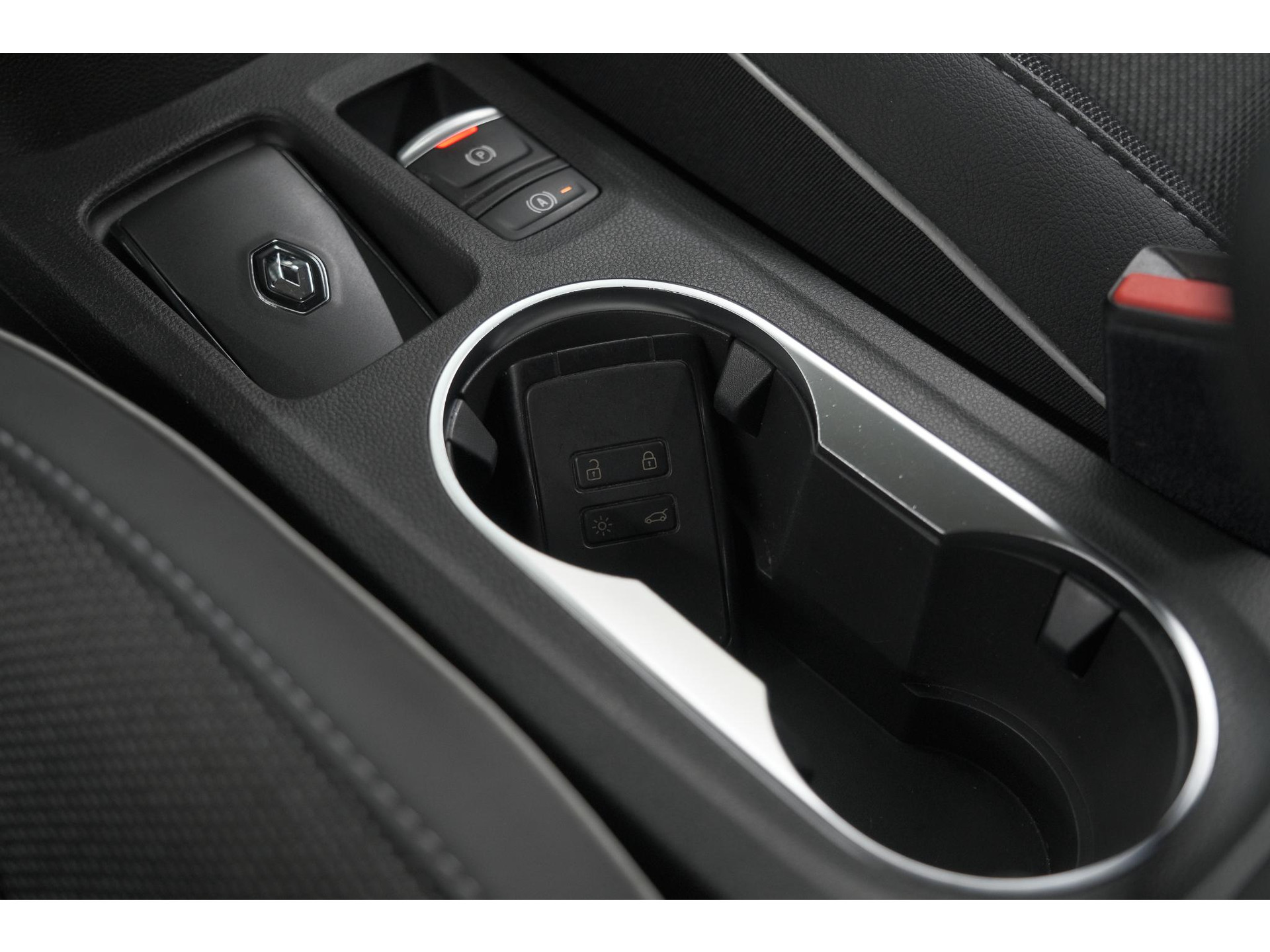 Renault Captur Mild Hybrid 140 EDC Techno | Camera | 9.3 Inch Groot Scherm | Stoelverwarming | Apple Carplay