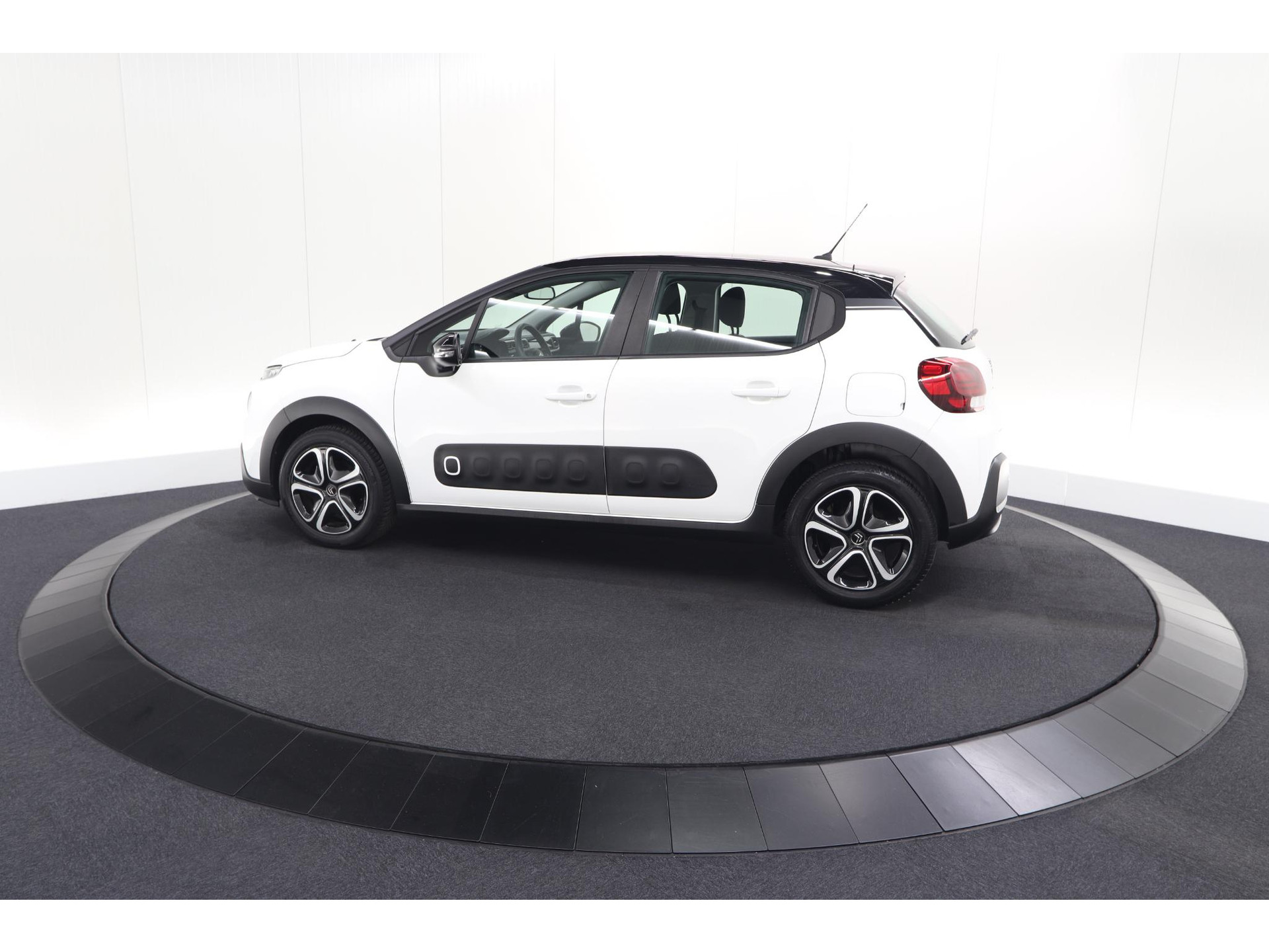 Citroen C3 PureTech 82 S&S Feel Edition | Parkeersensoren | Navigatie | Apple Carplay | Climate Control