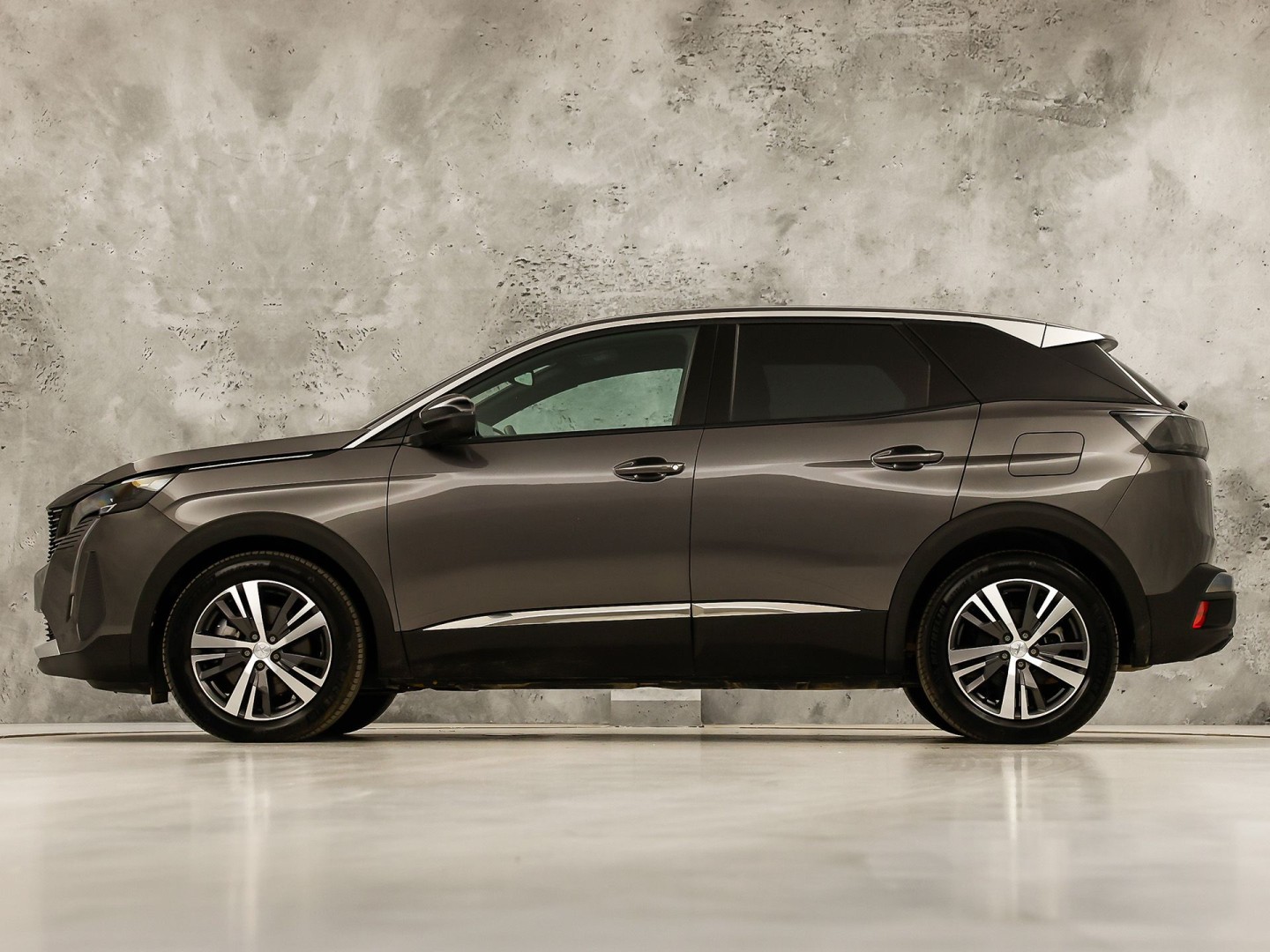 Peugeot 3008 1.6 HYbrid 225 Allure Sport 225Pk Automaat (APPLE CARPLAY, GROOT NAVI, 360 CAMERA, GETINT GLAS, SPORTSTOELEN, LEDER, ZWART HEMEL, LANE ASSIST, NIEUWSTAAT)