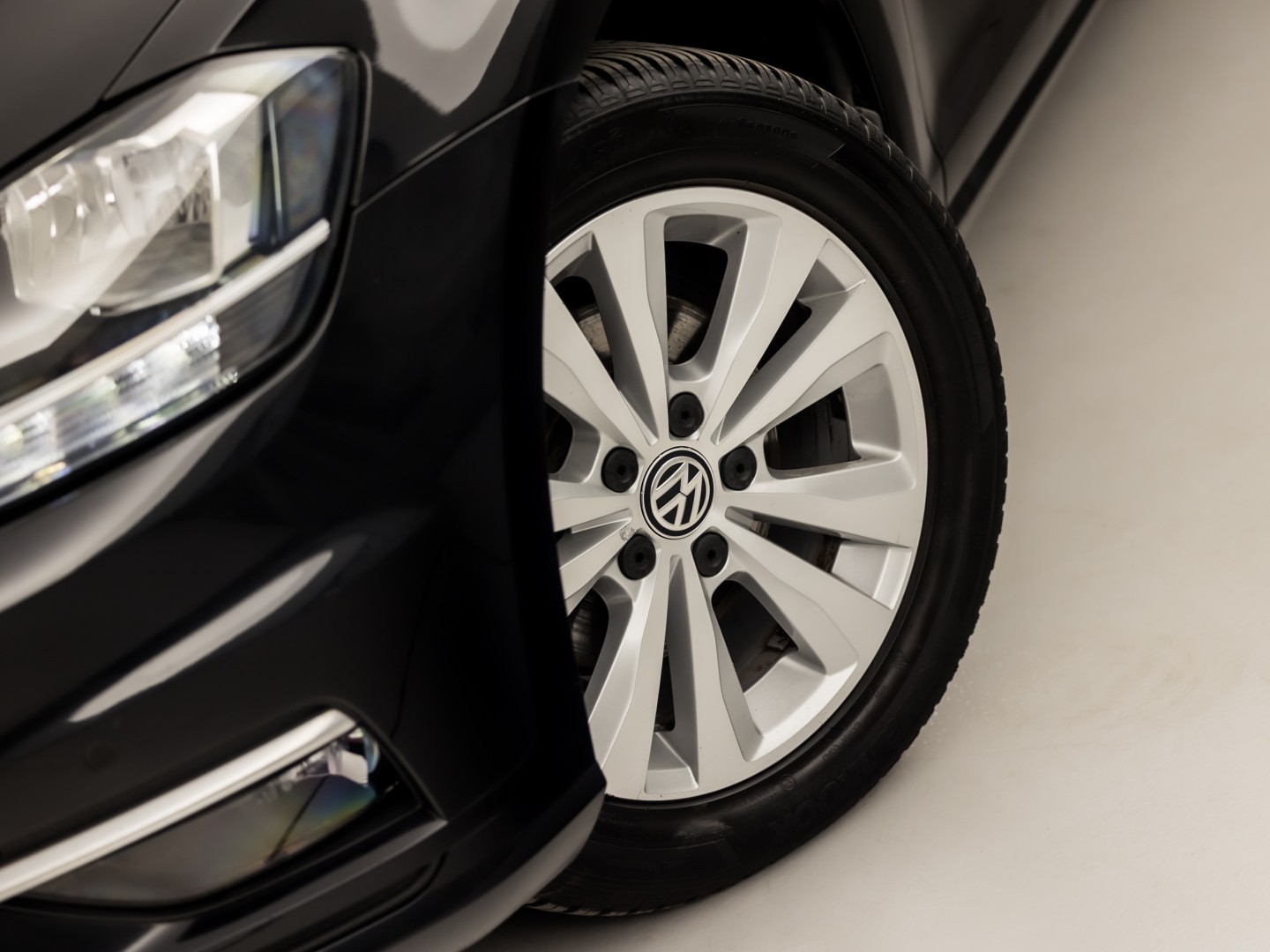 Volkswagen Golf 1.0 TSI Sportline (APPLE CARPLAY, GROOT NAVI, ALCANTARA, DYNAMISCHE KNIPPERLICHTEN, SPORTSTOELEN, STOELVERWARMING, ADAPTIVE CRUISE, PARKEERSENSOREN, NIEUWSTAAT)