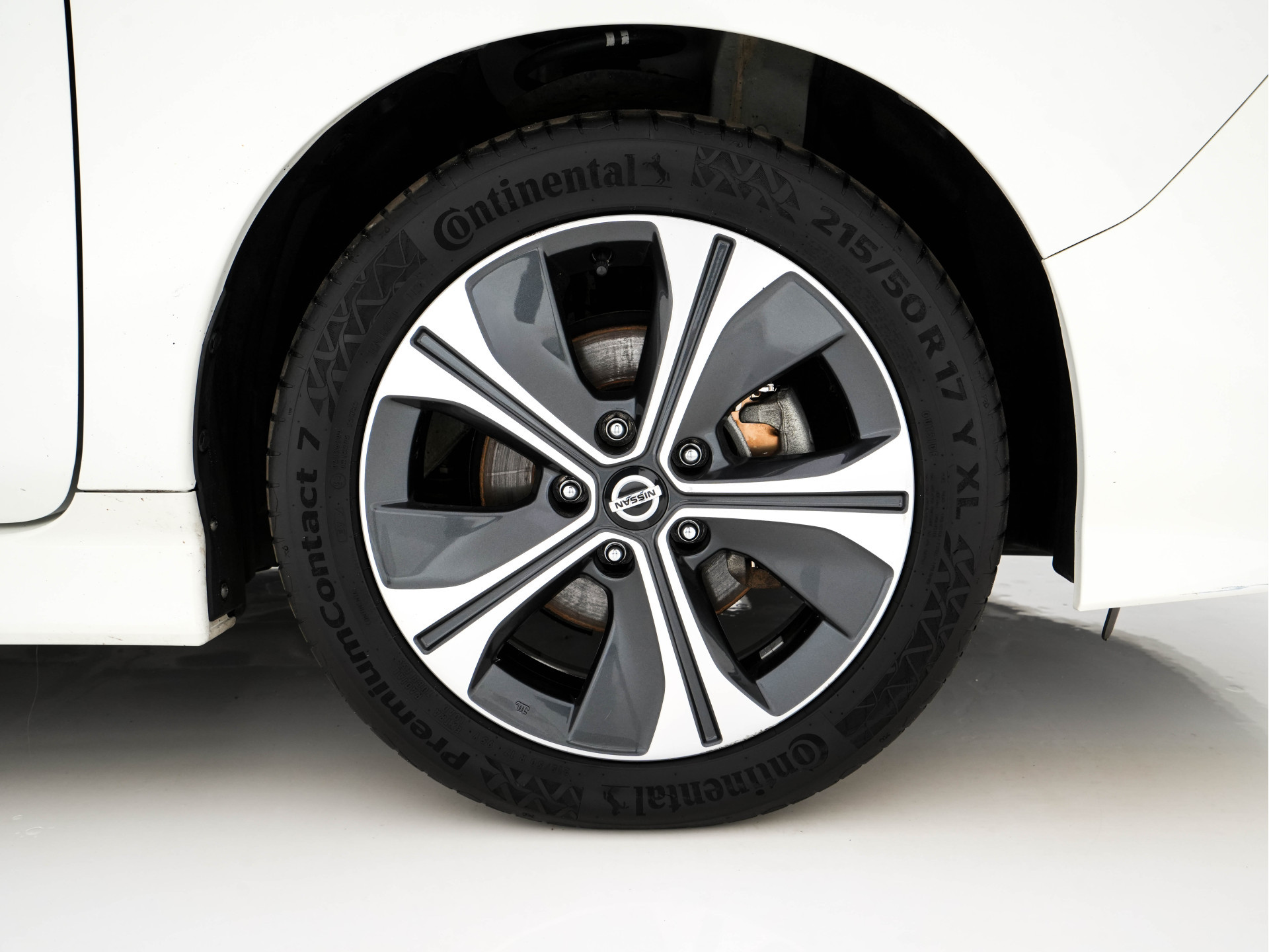 Nissan LEAF Tekna 40 kWh *LUXURY-LEATHER | FULL-LED | KEYLESS | NAVI-FULLMAP | BLIND-SPOT | BOSE-SOUND | DAB+ | HEATED-COMFORTSEATS | DIGI-COCKPIT | PRIVACY-GLASS | TOPVIEW-CAMERA | 17"ALU*