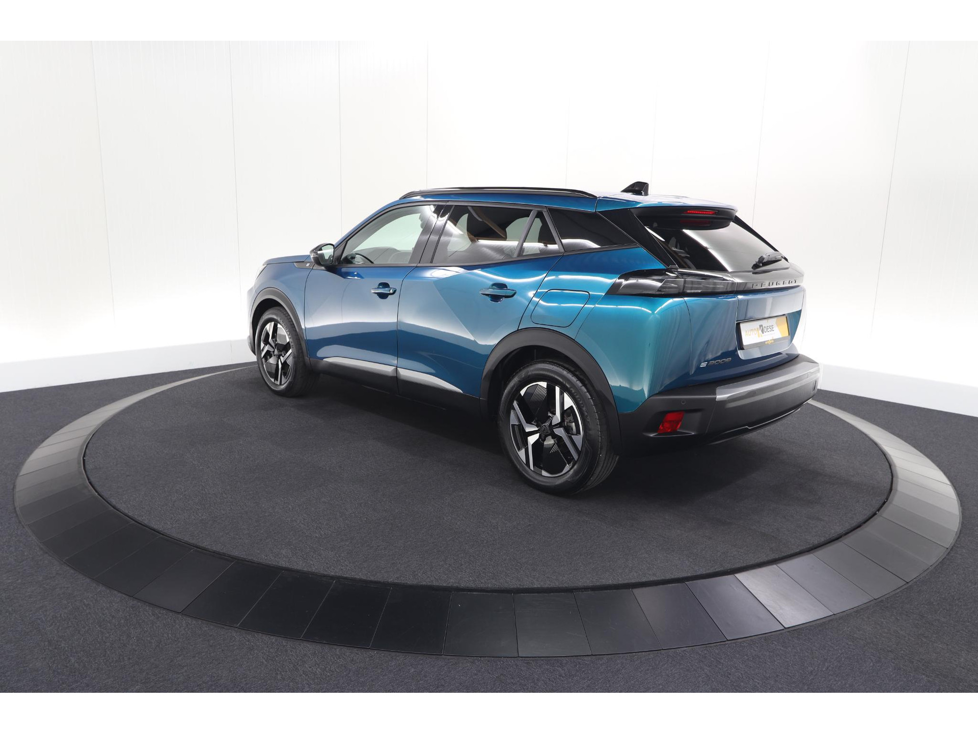 Peugeot e-2008 EV Allure Avantage 54 kWh | SOH 97,7% | 11 KW Lader | Apple Carplay | Parkeersensoren