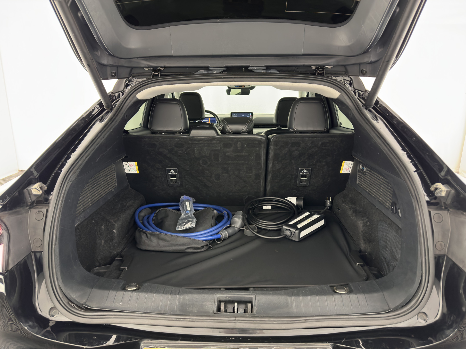 Ford Mustang Mach-E RWD 75 kWh (3-Fase) (INCL-BTW) Aut. *LEATHER | FULL-LED | DAB | DIGI-COCKPIT | KEYLESS | NAVI-FULLMAP | CARPLAY | HEATED-COMFORTSEATS | TOPVIEW | ADAPTIVE-CRUISE | PRIVACY-GLASS | 18'' ALU*