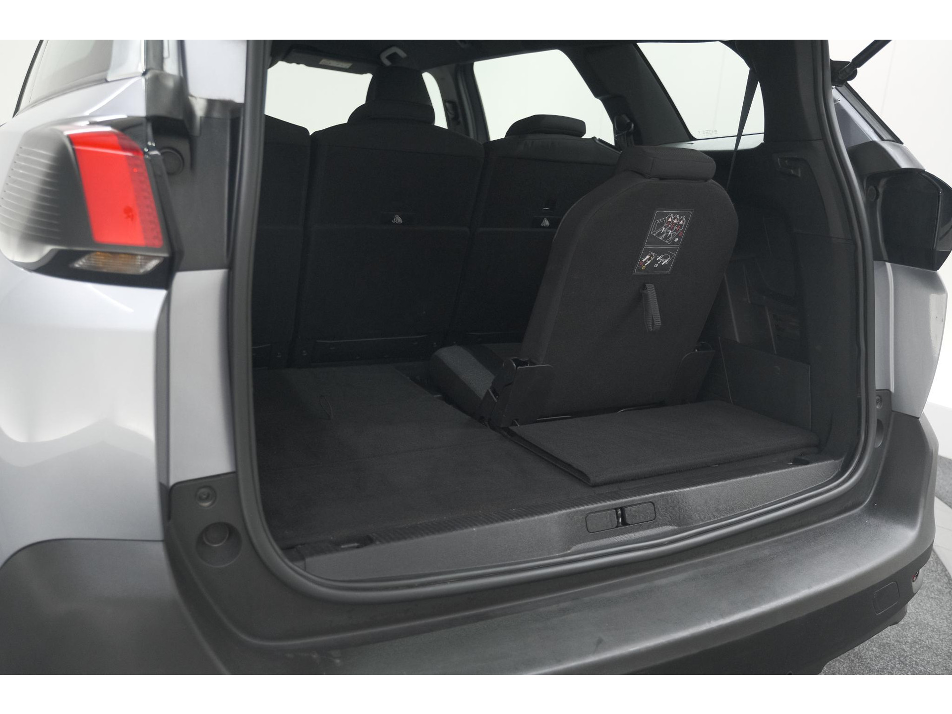 Peugeot 5008 PureTech 130 EAT8 Active Pack | 7 Zitplaatsen | Camera | Apple Carplay | Parkeersensoren