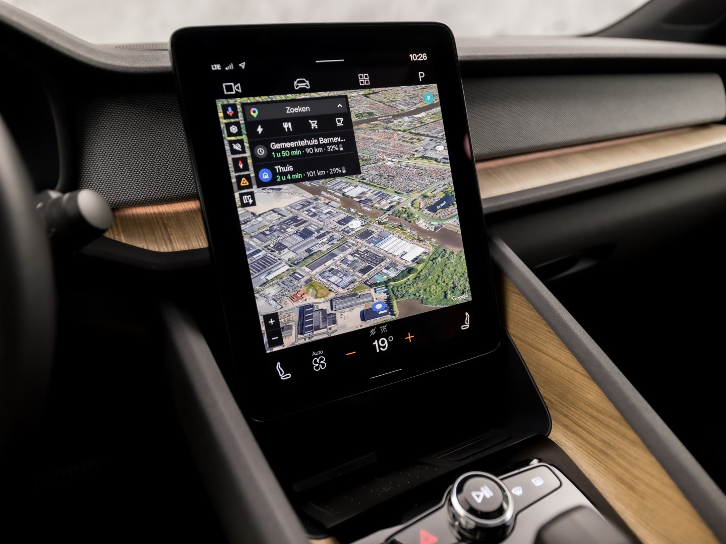 Polestar 2 Long Range Dual Motor Launch Edition 78kWh 408Pk Automaat (PANORAMADAK, HARMAN/KARDON, APPLE CARPLAY, 360 CAMERA, STOELVENTILATIE, MEMORY SEATS, GETINT GLAS, TREKHAAK, ELEK ACHTERKLEP, NIEUWSTAAT)
