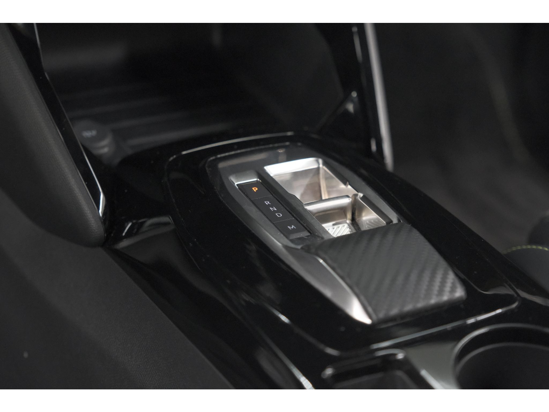 Peugeot 2008 PureTech 130 EAT8 GT | 360 Camera | Stoelmassage | Adaptieve Cruise Control | Dodehoekdetectie