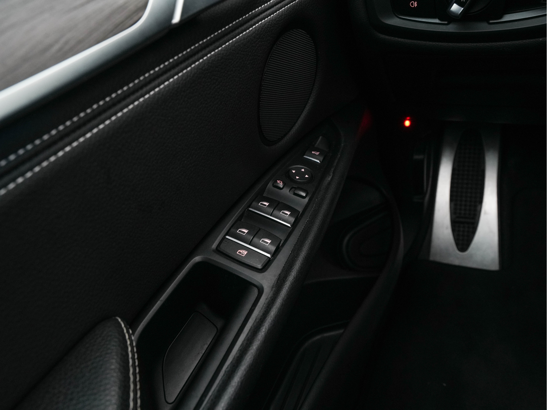 BMW X6 xDrive30d High Executive Design-Edition-Extravagance Aut. *PANO | LEATHER-ALCANTARA | FULL-LED | MEMORY-PACK | HEAD-UP | HIFI-SOUND | KEYLESS | DAB+ | BLIND-SPOT | CAMERA | HEATED-SPORTSEATS | SHIFTPADDLES | SOFTCLOSE | TOWBAR | 20''ALU*