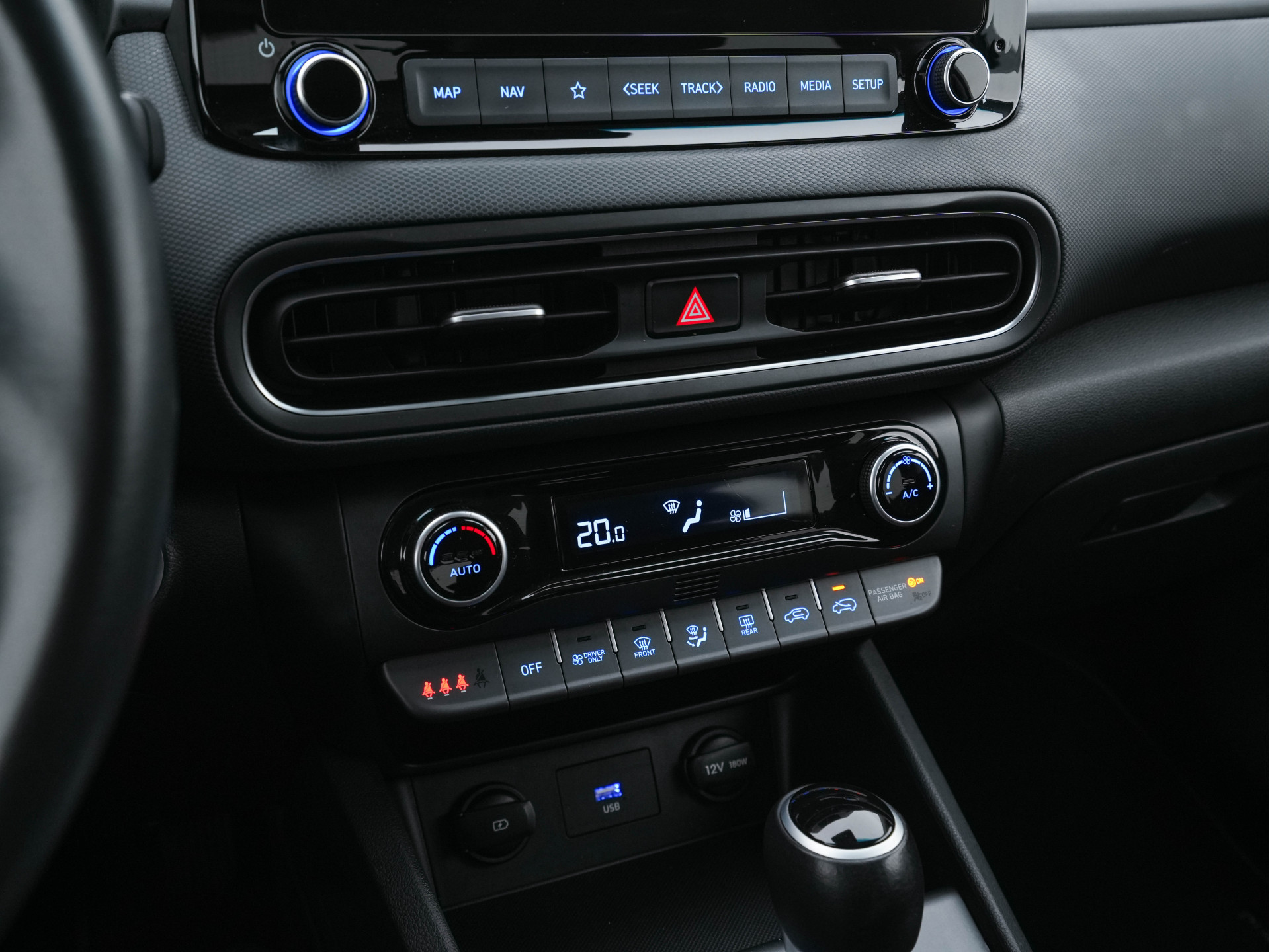 Hyundai Kona 1.6 GDI HEV Fashion (INCL-BTW) Aut. *NAVI-FULLMAP | DIGI-COCKPIT | FULL-LED | KEYLESS | CAMERA | HEAD-UP | SHIFT-PADDLES | DAB | COMFORT-SEATS | PRIVACY-GLASS | TOWBAR | 16 "ALU*