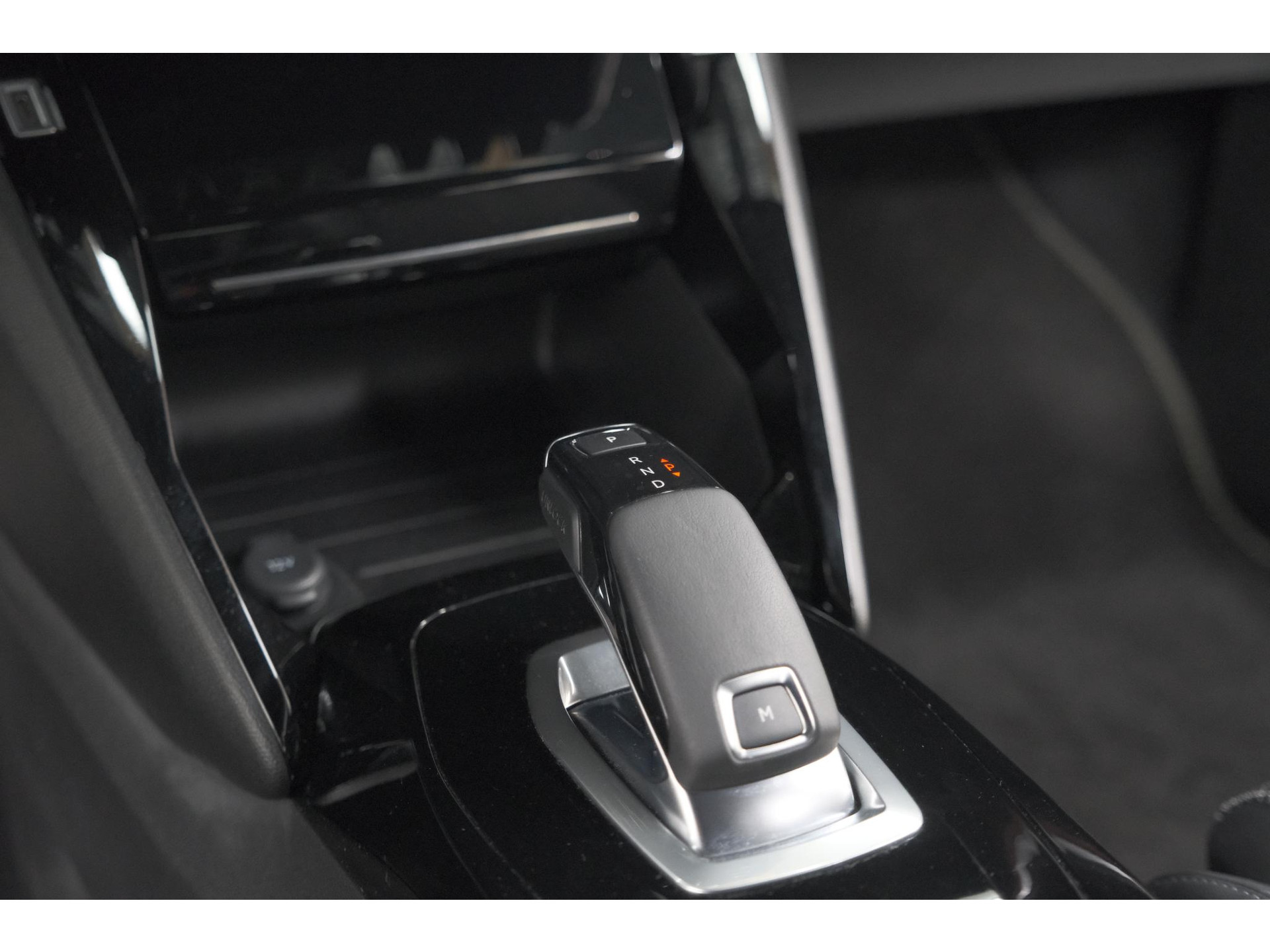 Peugeot 2008 PureTech 130 EAT8 GT | Camera | Dodehoekdetectie | Apple Carplay | Pack Winter