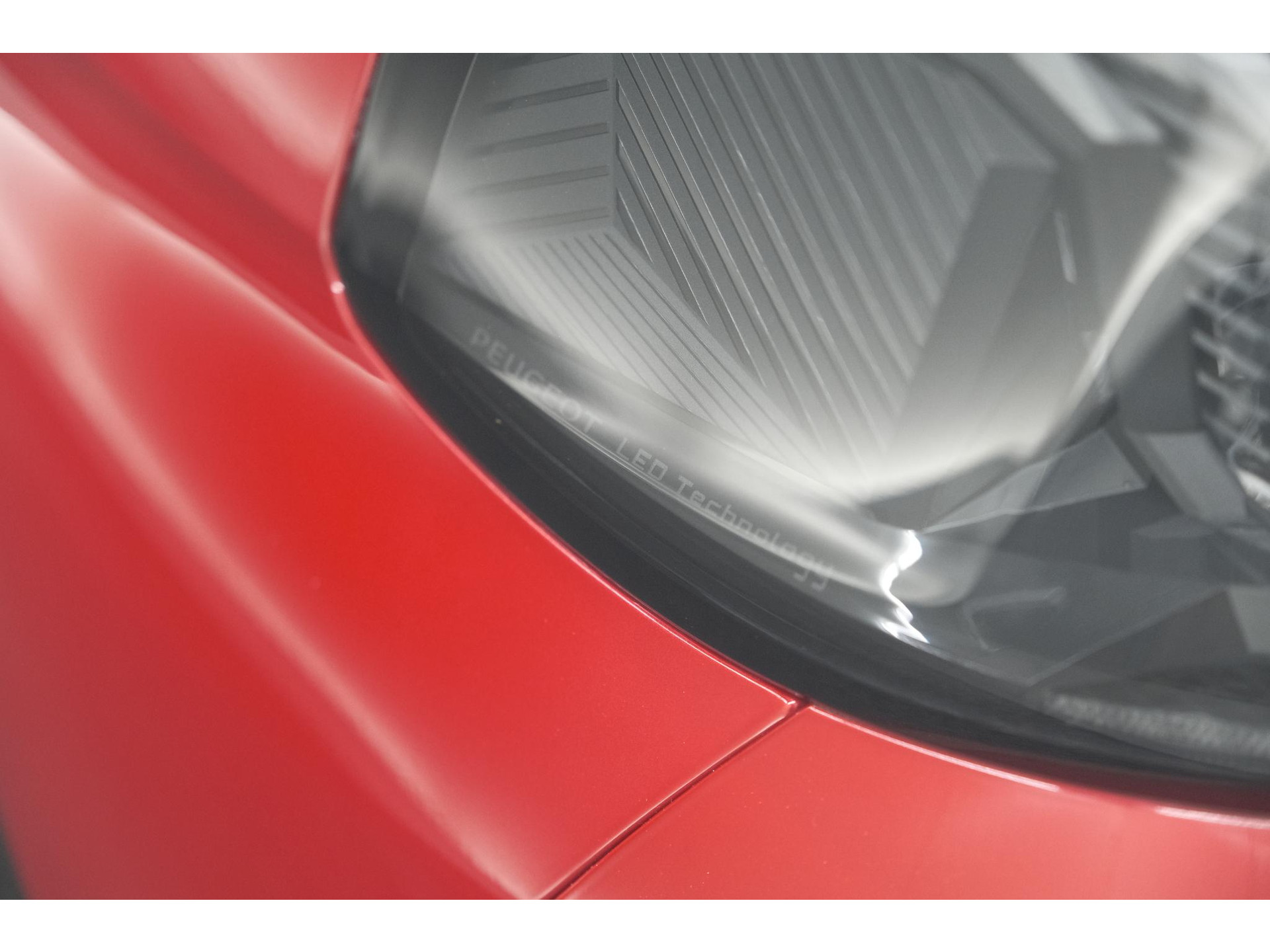 Peugeot 5008 PureTech 130 EAT8 GT Black Pack | Elektrische Kofferklep | Camera | Adaptieve Cruise Control | Dodehoekdetectie