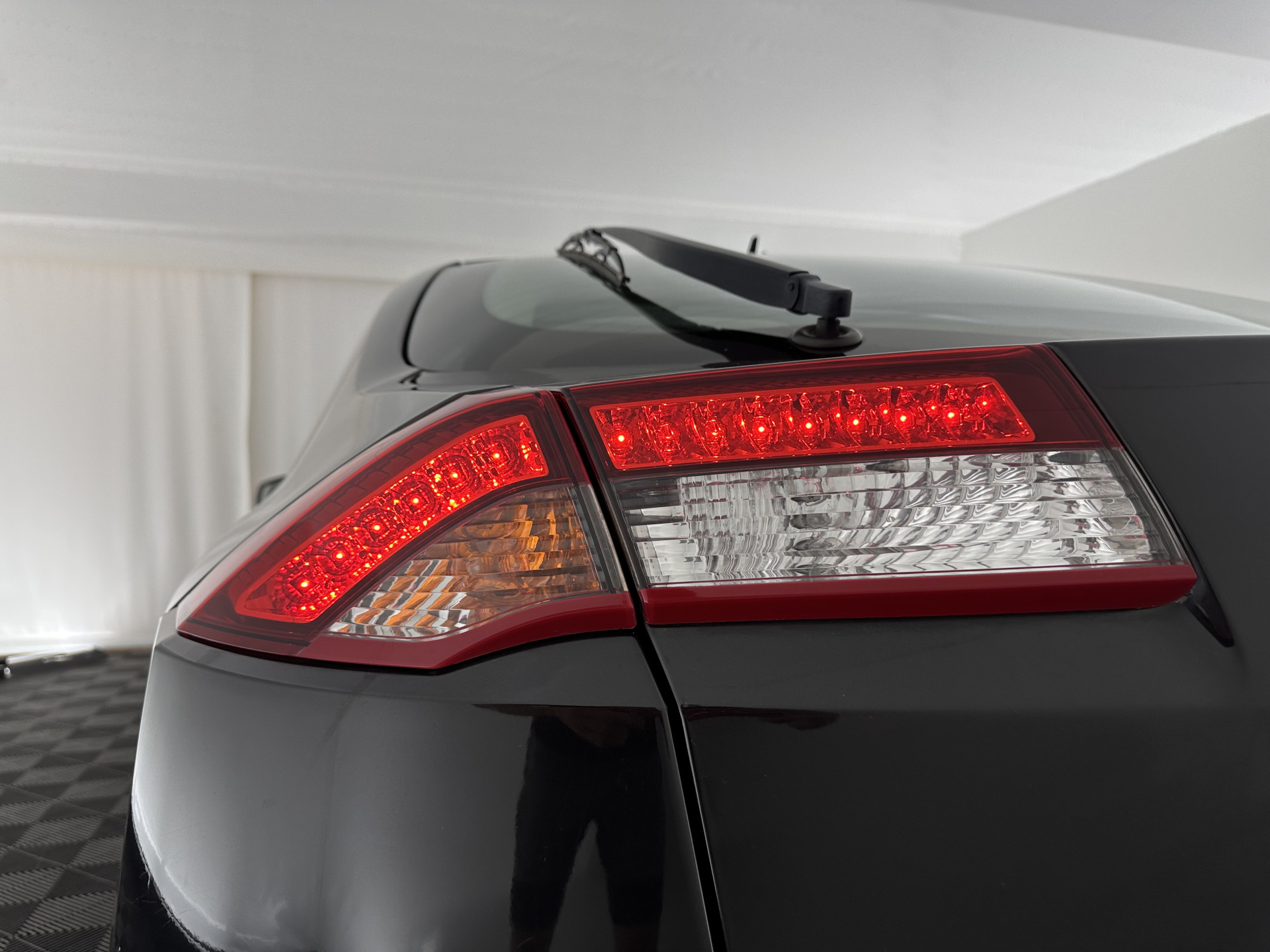 Renault Laguna 2.0 dCi S/S (INCL-BTW) *PANO | LEATHER-MICROFIBRE | BI-XENON | KEYLESS | NAVI-FULLMAP | COMFORT-SEATS | ECC | PDC | CRUISE | TOWBAR | 18''ALU*