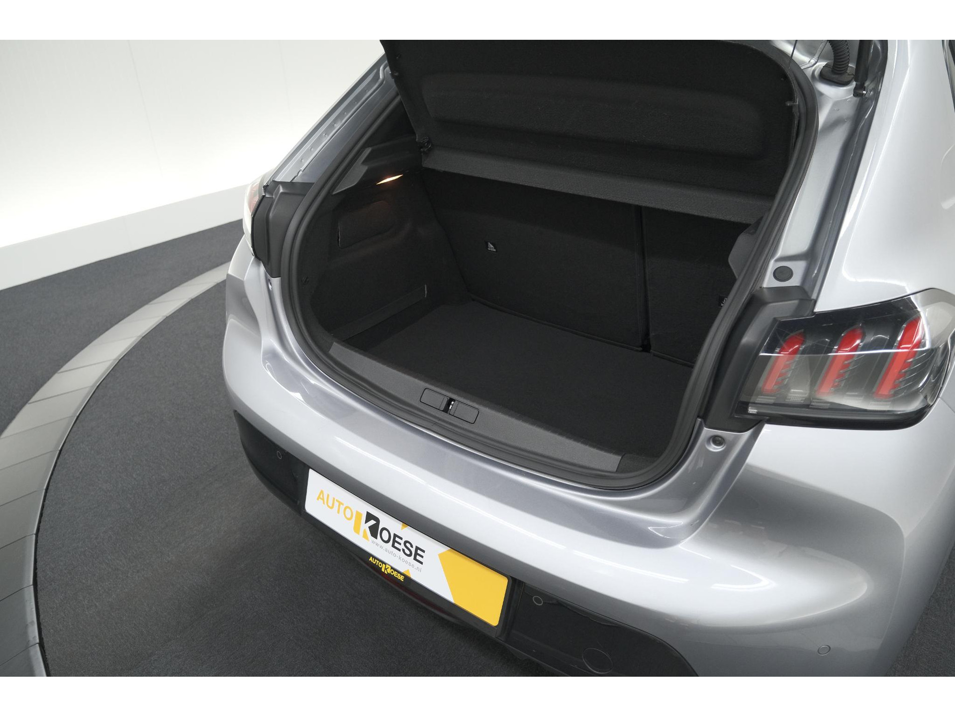 Peugeot 208 PureTech 100 Allure | Navigatie | Parkeersensoren | Apple Carplay