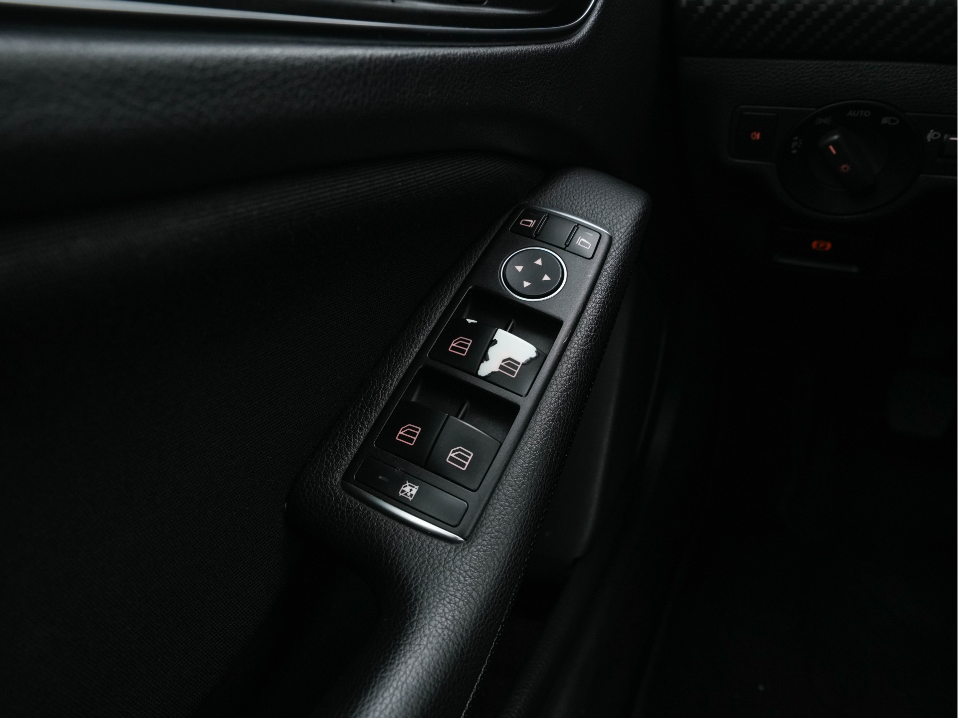 Mercedes-Benz GLA-klasse 180 CDI (INCL-BTW) *NAVI-FULLMAP | AIRCO | COMFORT-SEATS | CARBON-INLAY |  17"ALU*