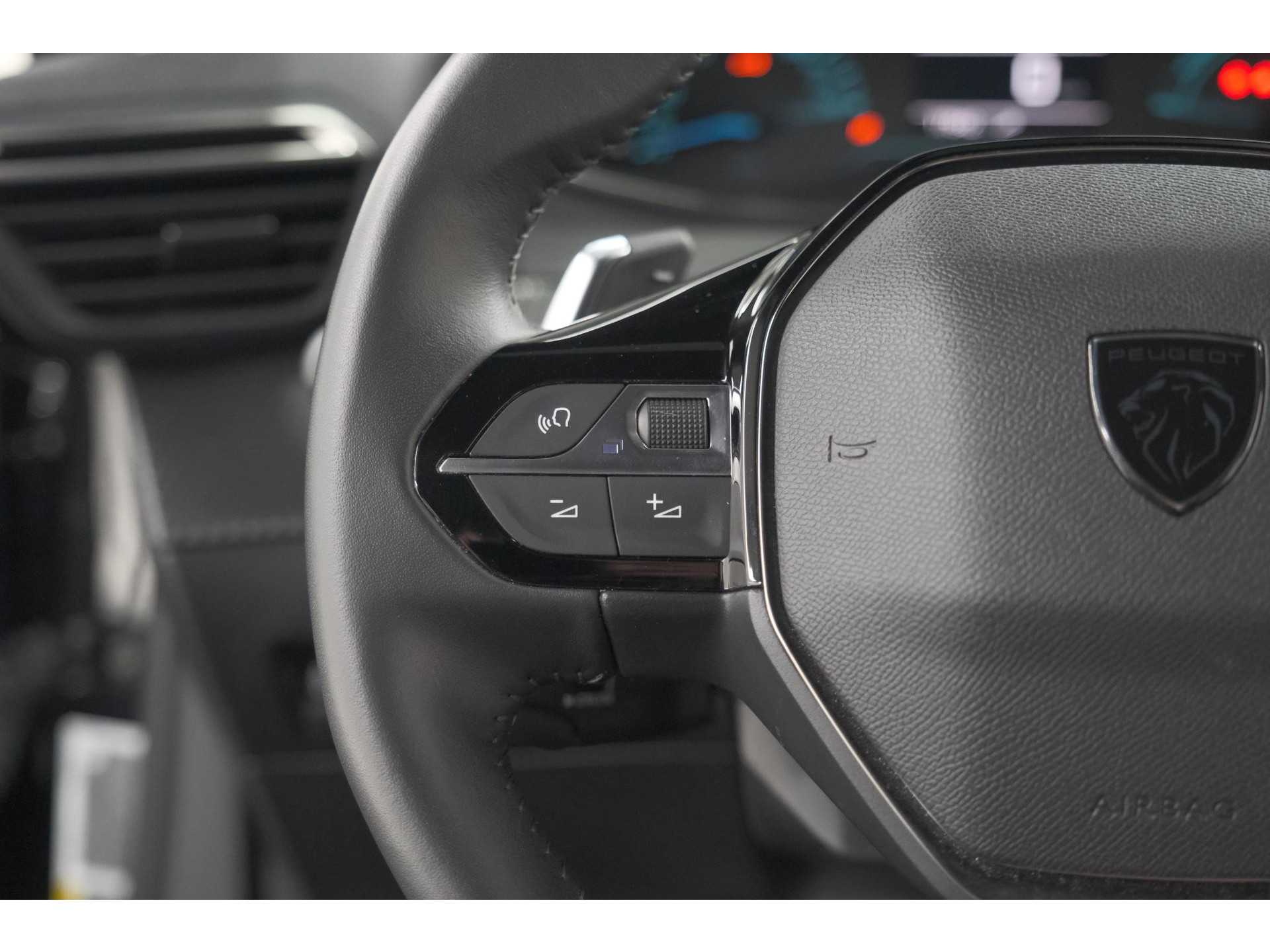 Peugeot 2008 1.2 Hybrid 136 Style | Apple Carplay | Parkeersensoren | Climate control