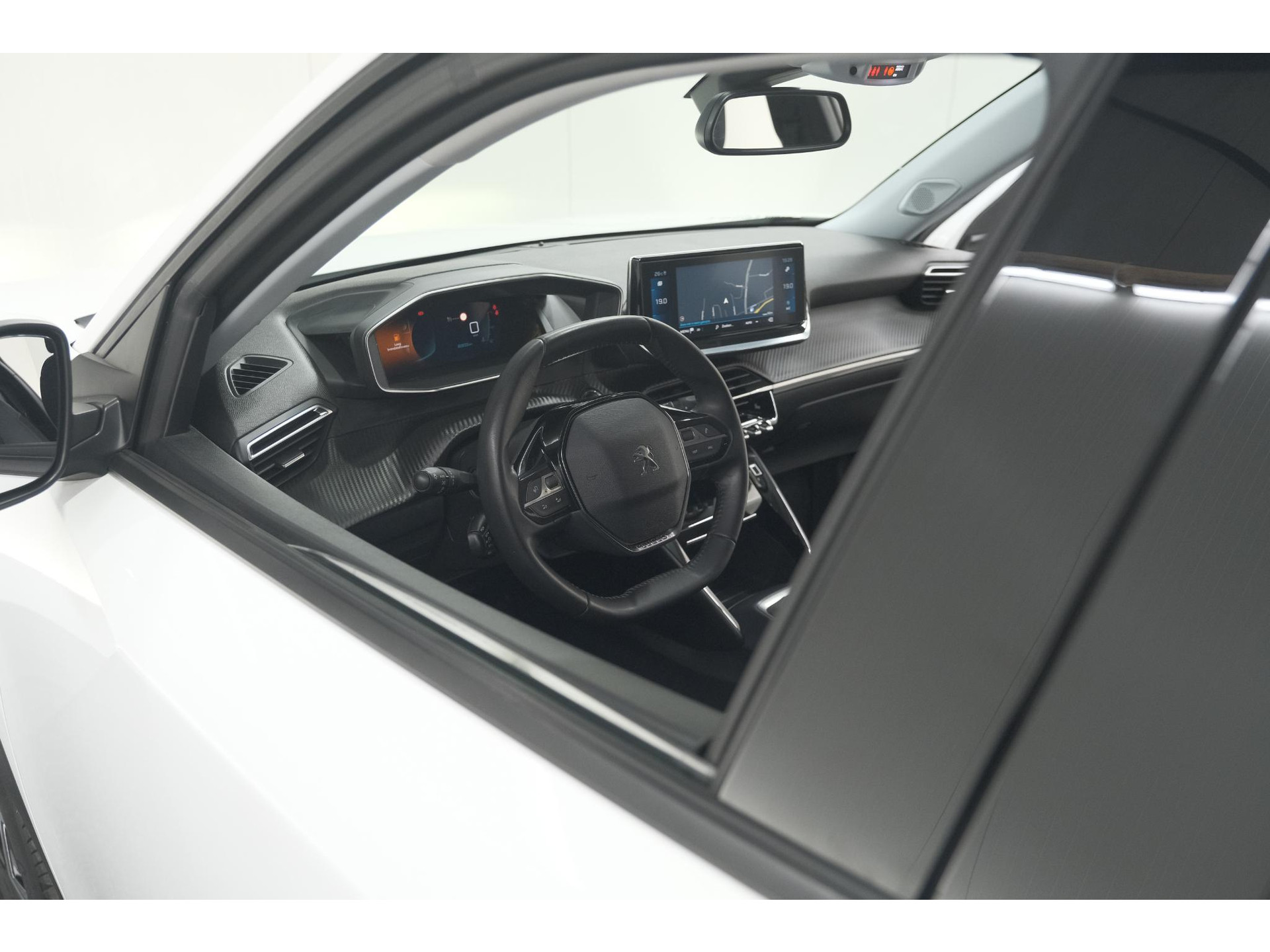 Peugeot 2008 PureTech 130 Allure | Trekhaak | Camera | Navigatie | Parkeersensoren