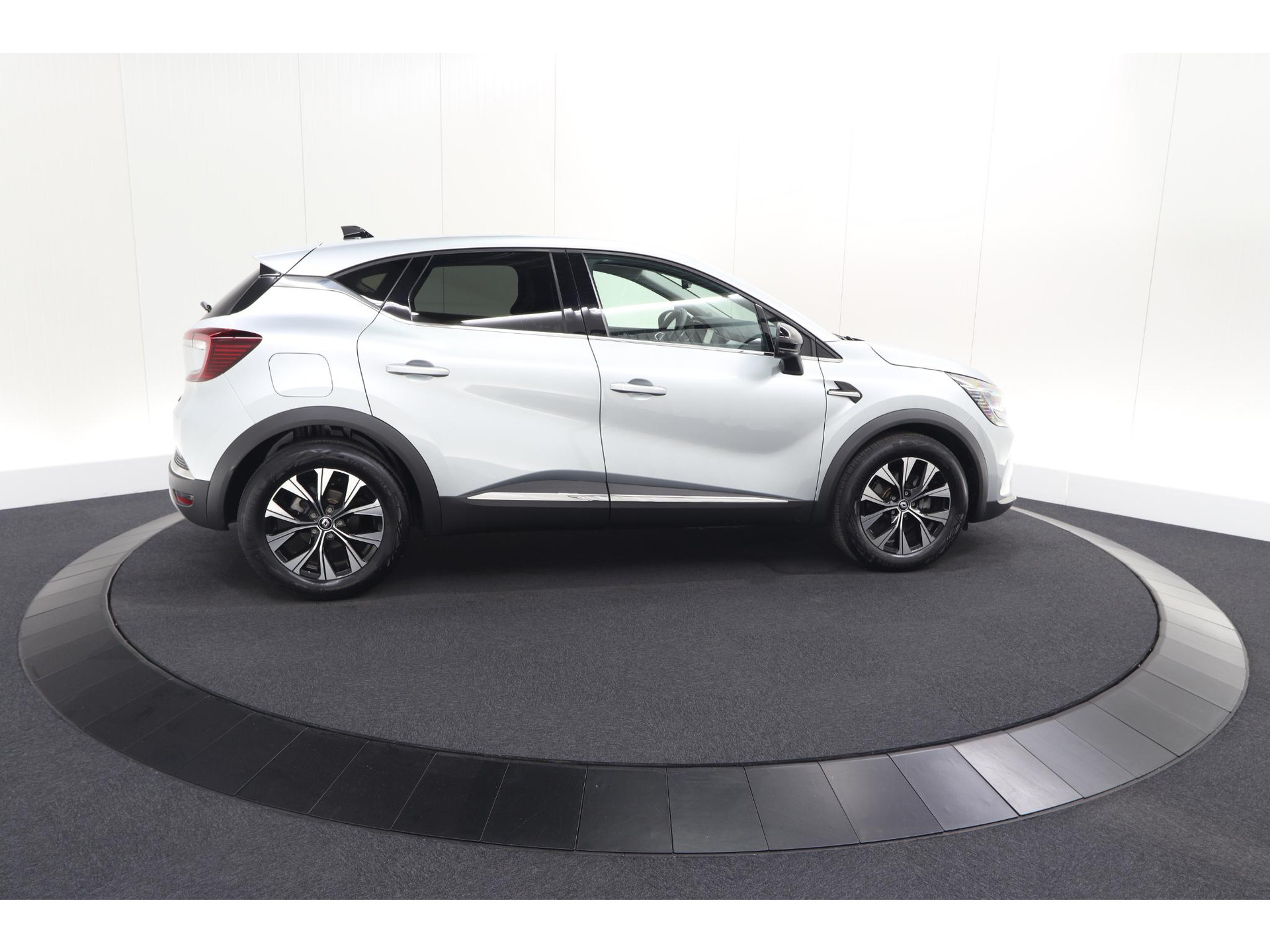 Renault Captur 1.6 E-Tech full hybrid 145 techno | Camera | Parkeersensoren | Climate control | Keyless