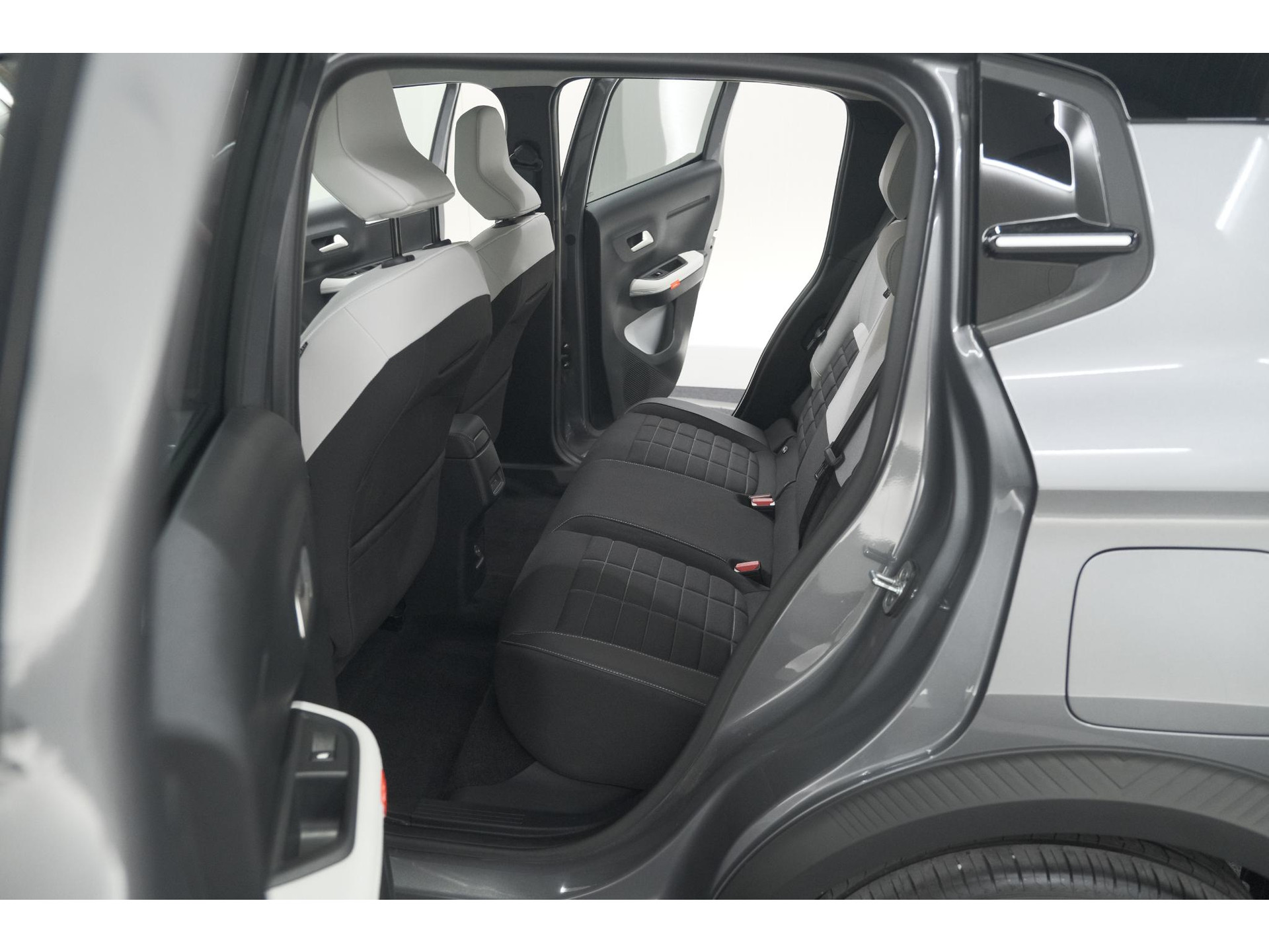 Citroen Ë-C3 Max 113pk 44 kWh | 7 KW Laadfunctie | Camera | Navigatie | Apple Carplay | Parkeersensoren