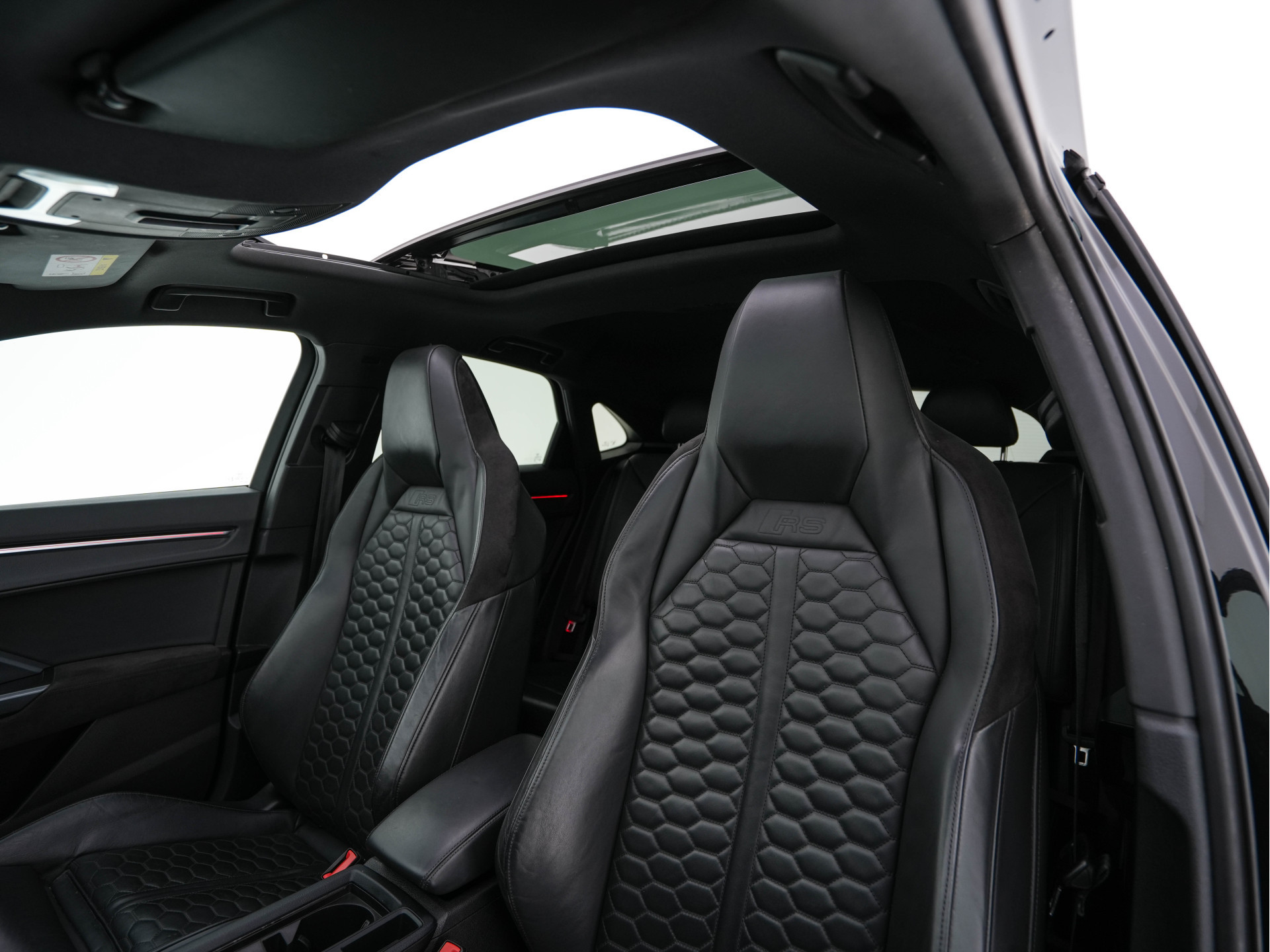 Audi RS Q3 Sportback TFSI Quattro Aut. *PANO | LEATHER | FULL-LED | ADAPTIVE-CRUISE | BANG&OLUFSEN | TOPVIEW | HEATED-SPORTSEATS | DIGI-COCKPIT | PRIVACYGLASS | SHIFTPADDLES | AMBIENTLIGHT | ECC | PDC | 21''ALU*