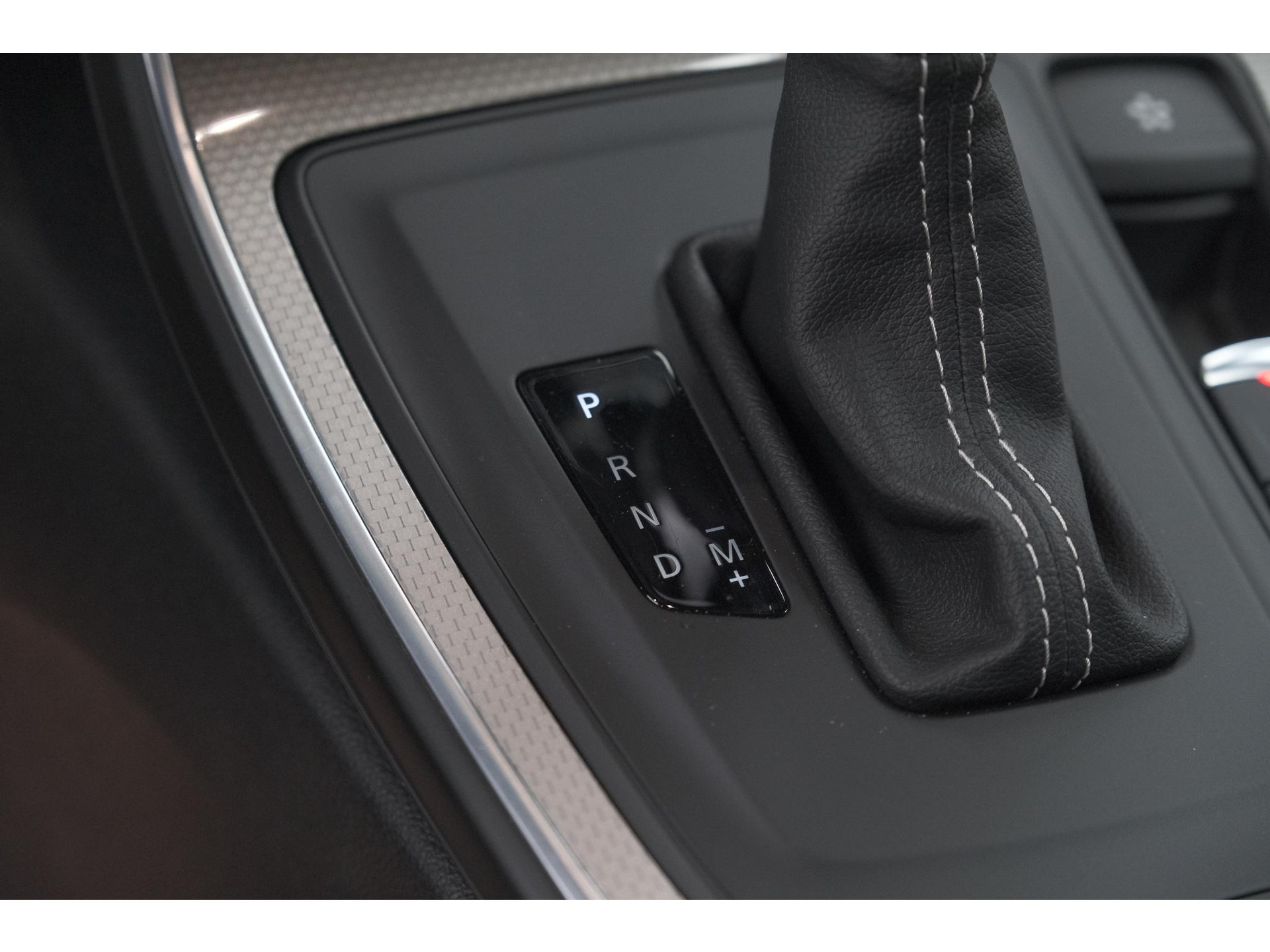 Renault Scénic TCE 160 EDC Black Edition | Trekhaak | Adaptieve Cruise Control | BOSE Premium Audio | Panoramadak